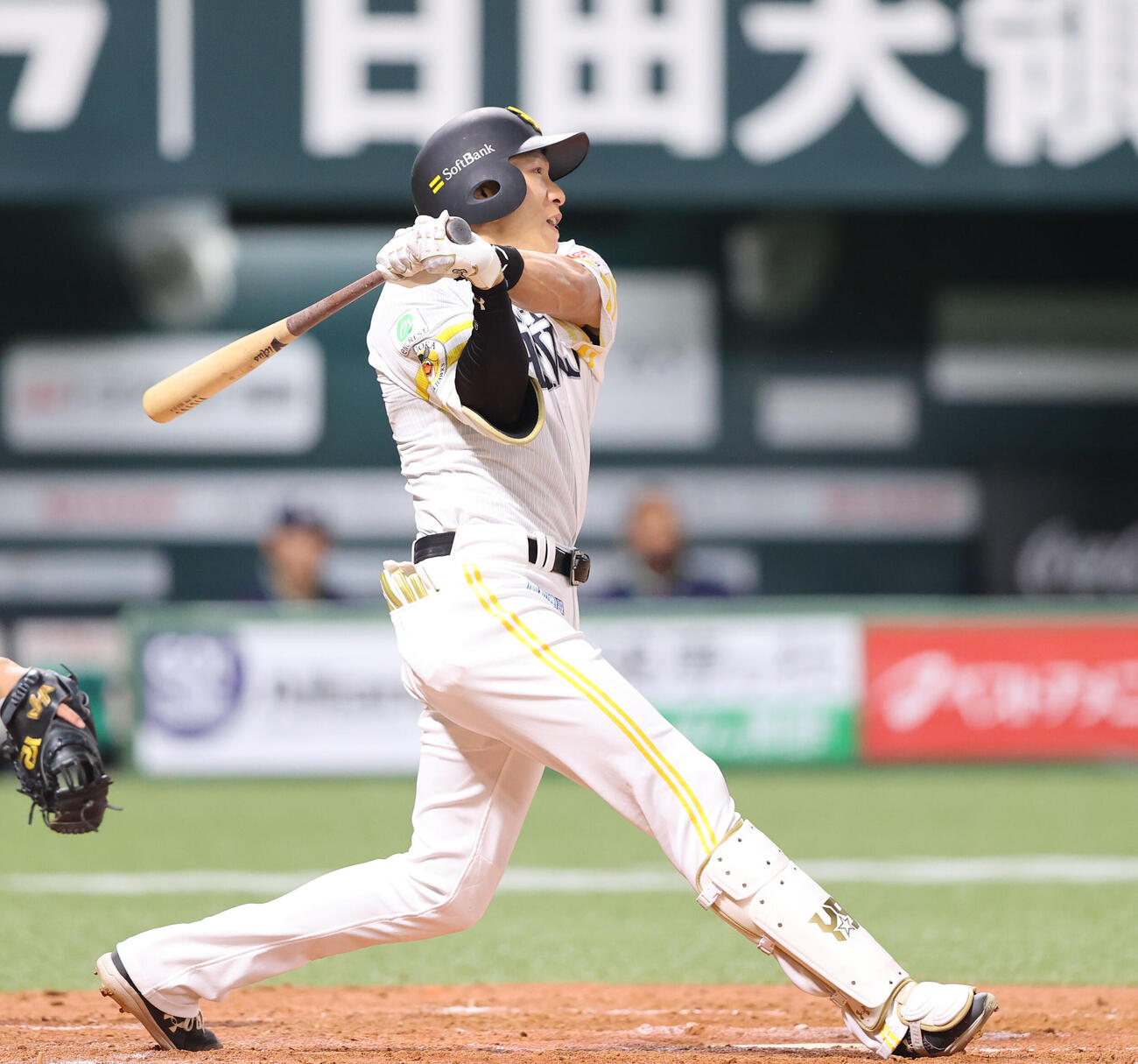 ソフトバンク対ヤクルト　4回裏ソフトバンク1死一、二塁、柳田は中越えに適時二塁打を放つ（撮影・梅根麻紀）
