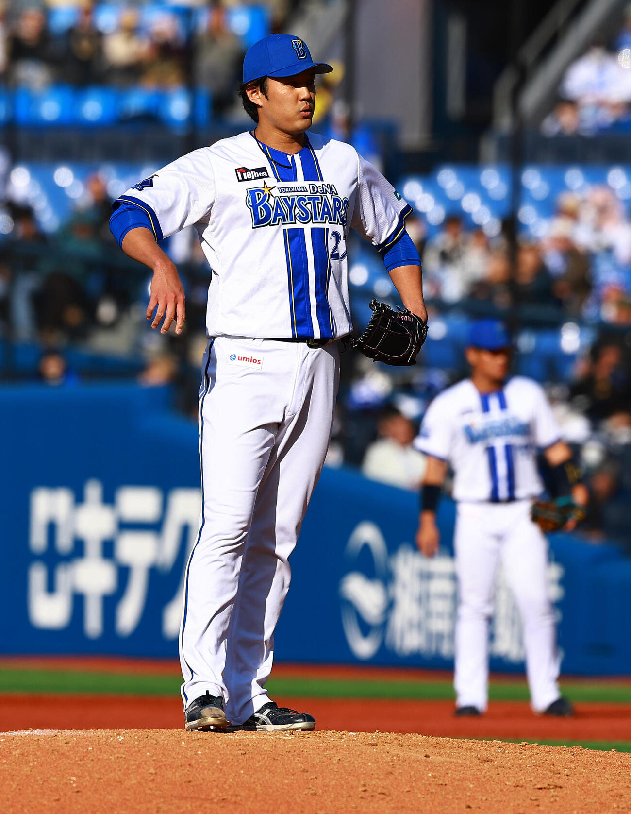 DeNA対中日　7回表、制球が定まらず浮かない表情のDeNA藤浪（撮影・野上伸悟）