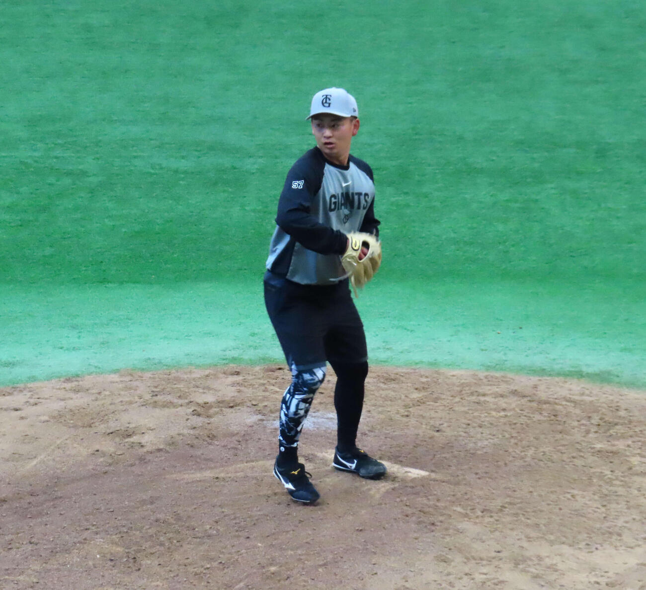 1軍練習に参加する巨人宮原（撮影・北村健龍）