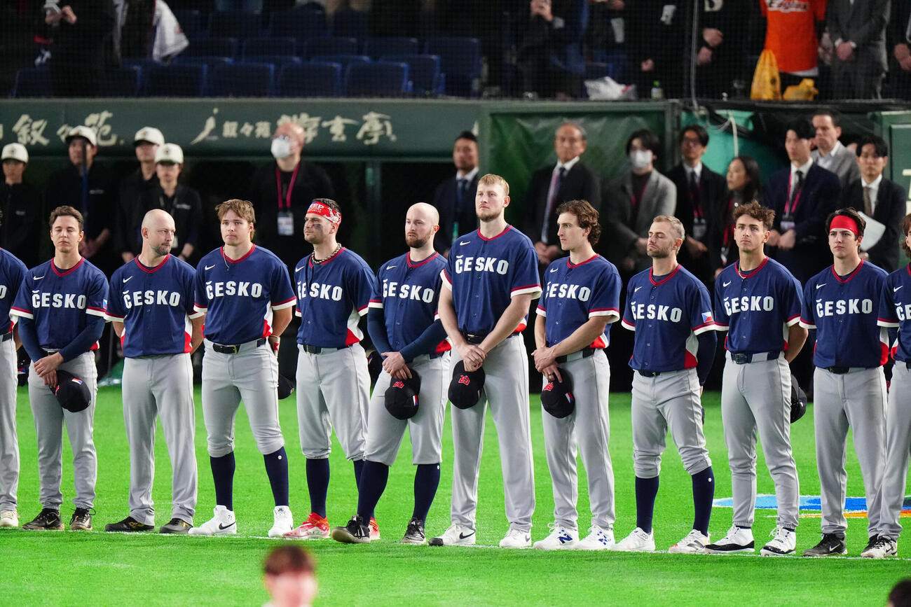 韓国対チェコ　試合前に整列するチェコの選手たち（撮影・清水貴仁）