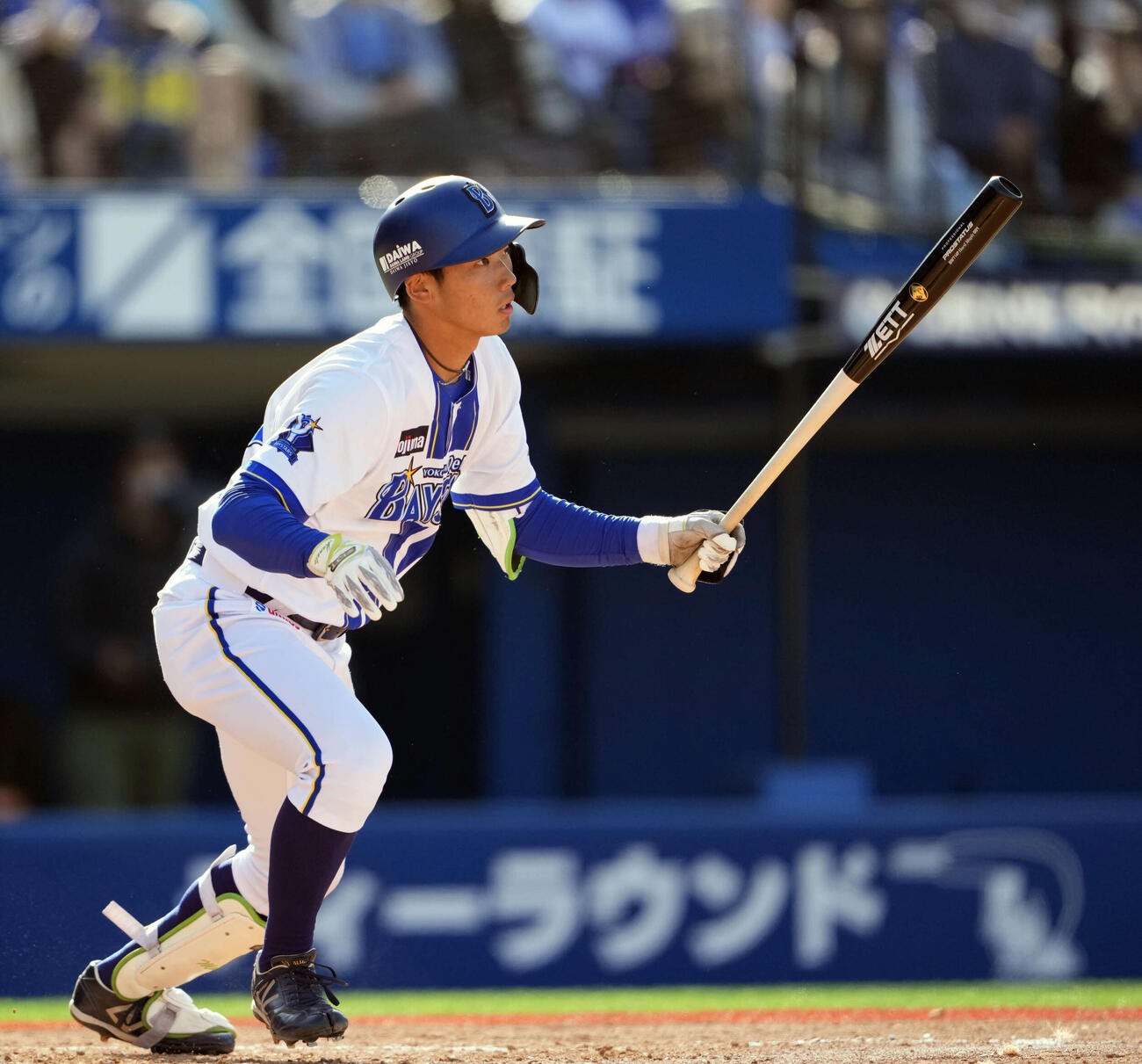 DeNA対中日　6回裏DeNA2死二、三塁、2点適時三塁打を放つ田内（撮影・小島史椰）