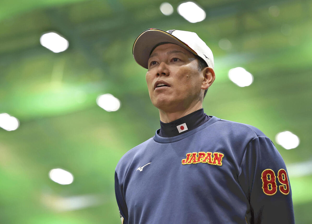 練習を見守る井端監督（代表撮影）