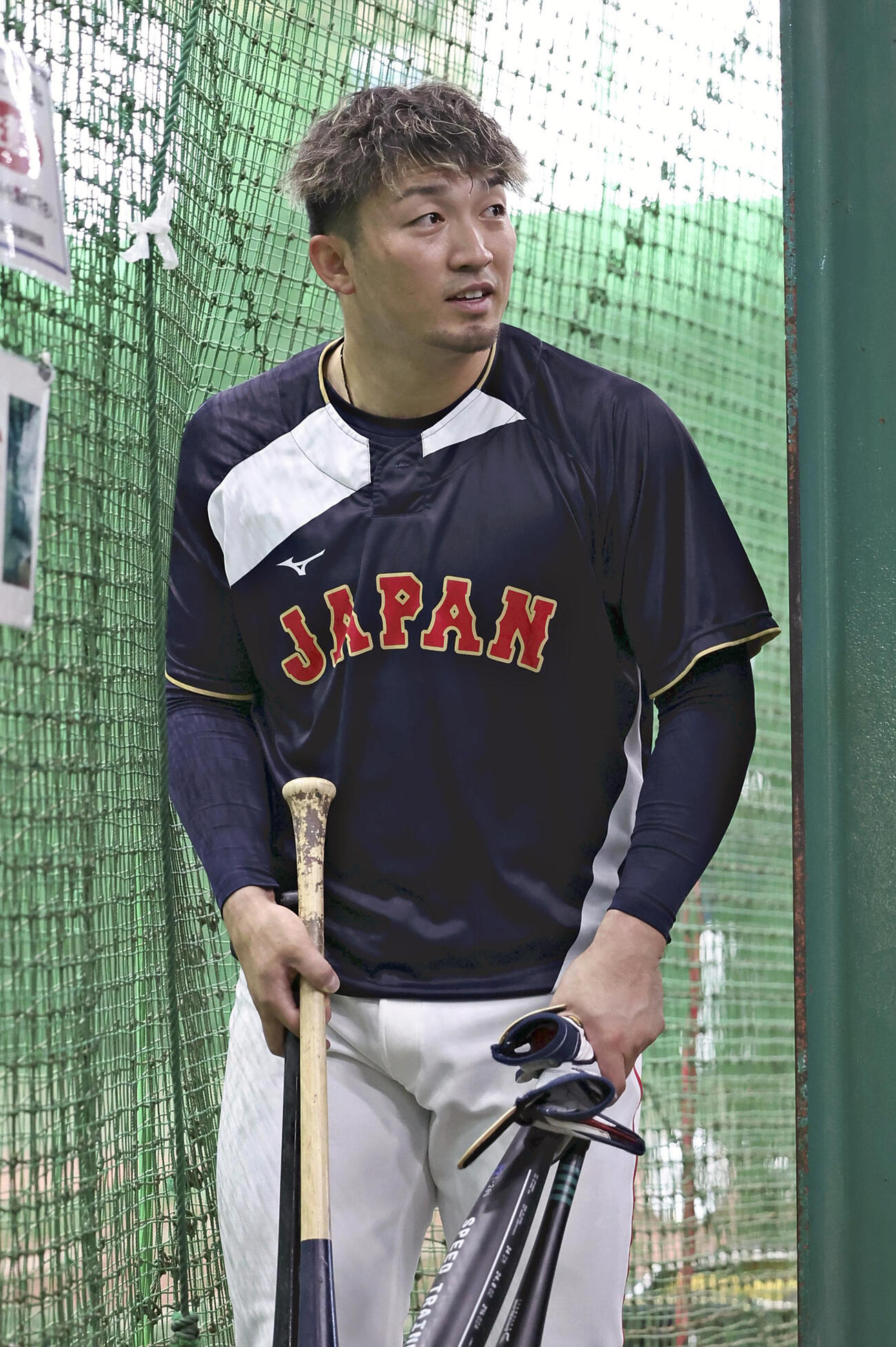 打撃練習をする鈴木誠也（代表撮影）
