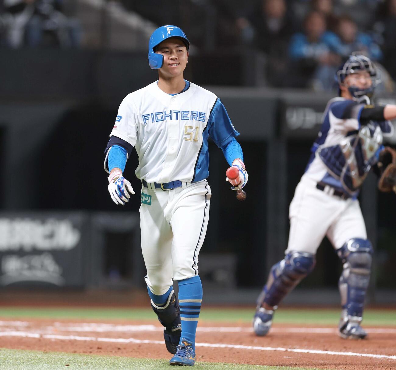 日本ハム対西武　8回裏日本ハム2死一塁、三振に終わる半田（撮影・黒川智章）