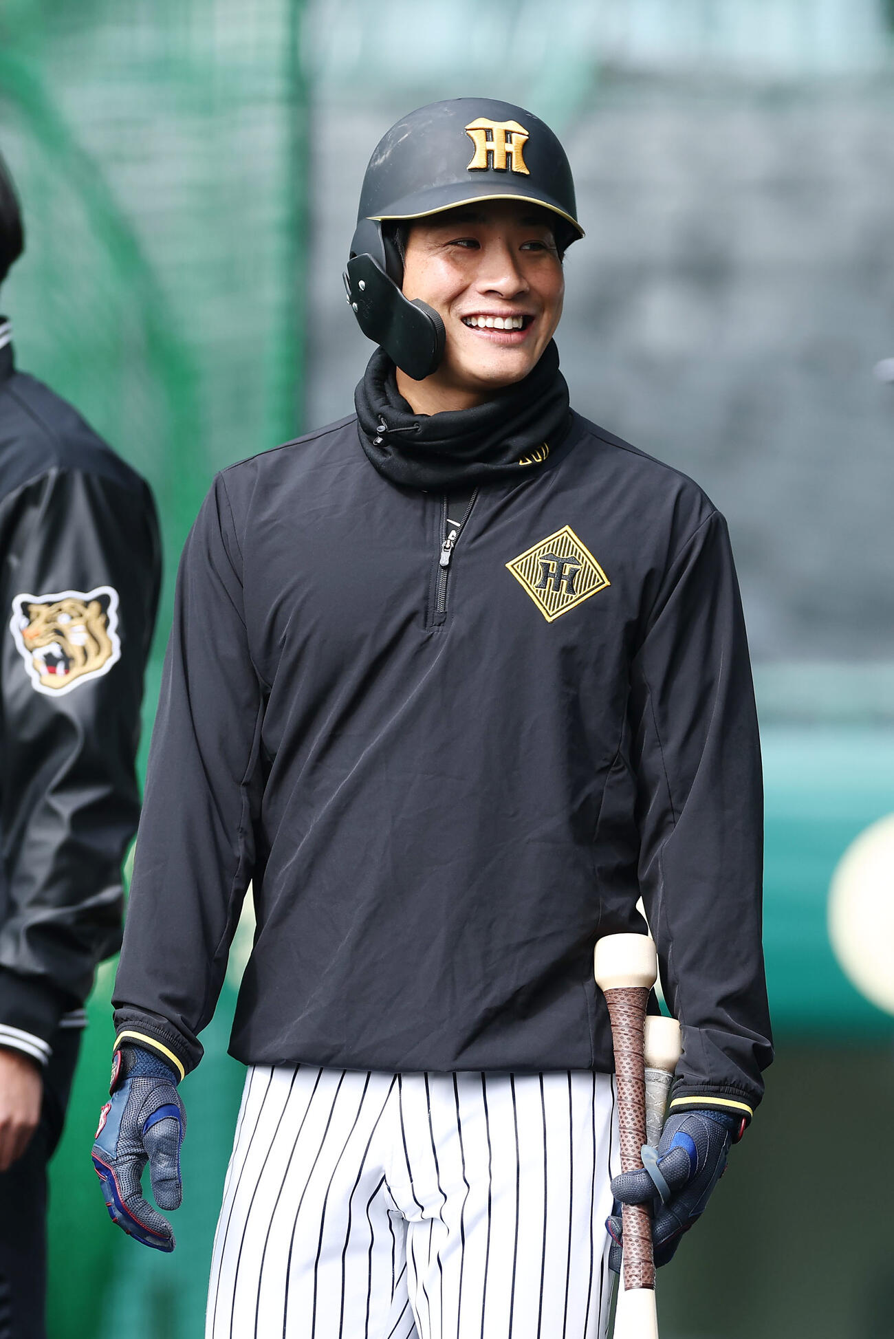 阪神対ソフトバンク　試合前練習で笑顔を見せる阪神木浪（撮影・前田充）