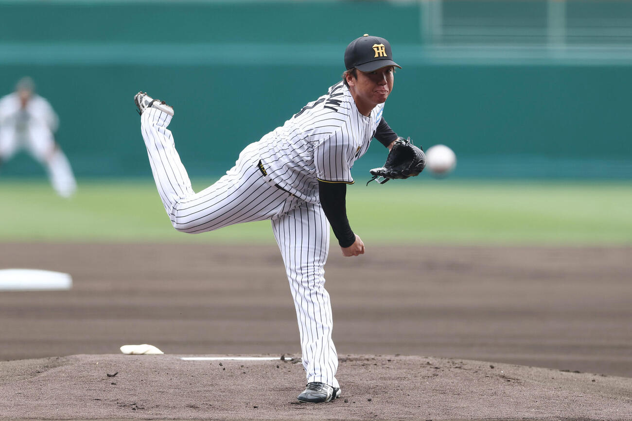阪神対ソフトバンク　力投する阪神先発の村上（撮影・前田充）