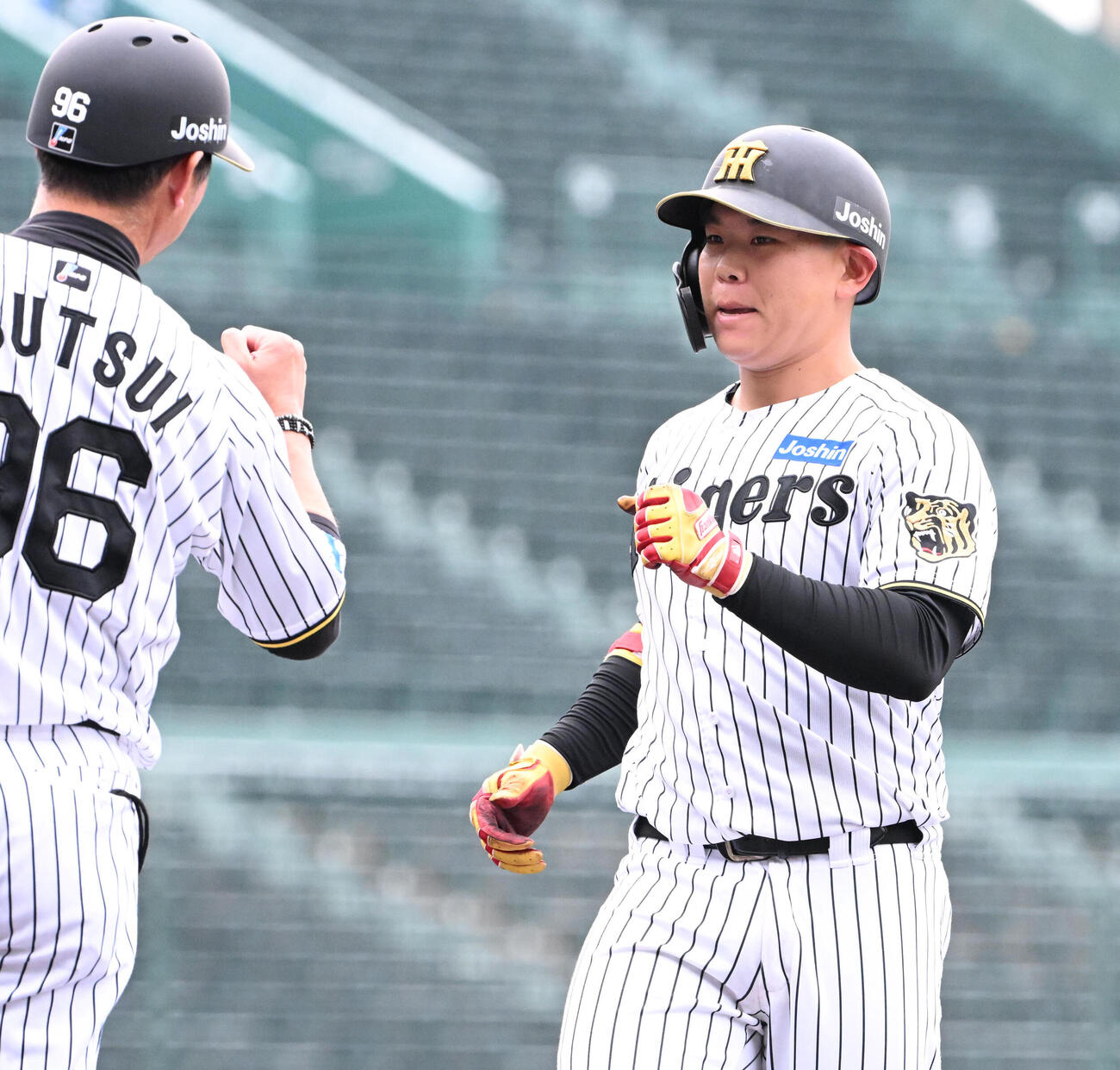 阪神対ソフトバンク　3回裏阪神1死　阪神嶋村は中安打を放つ（撮影・石井愛子）