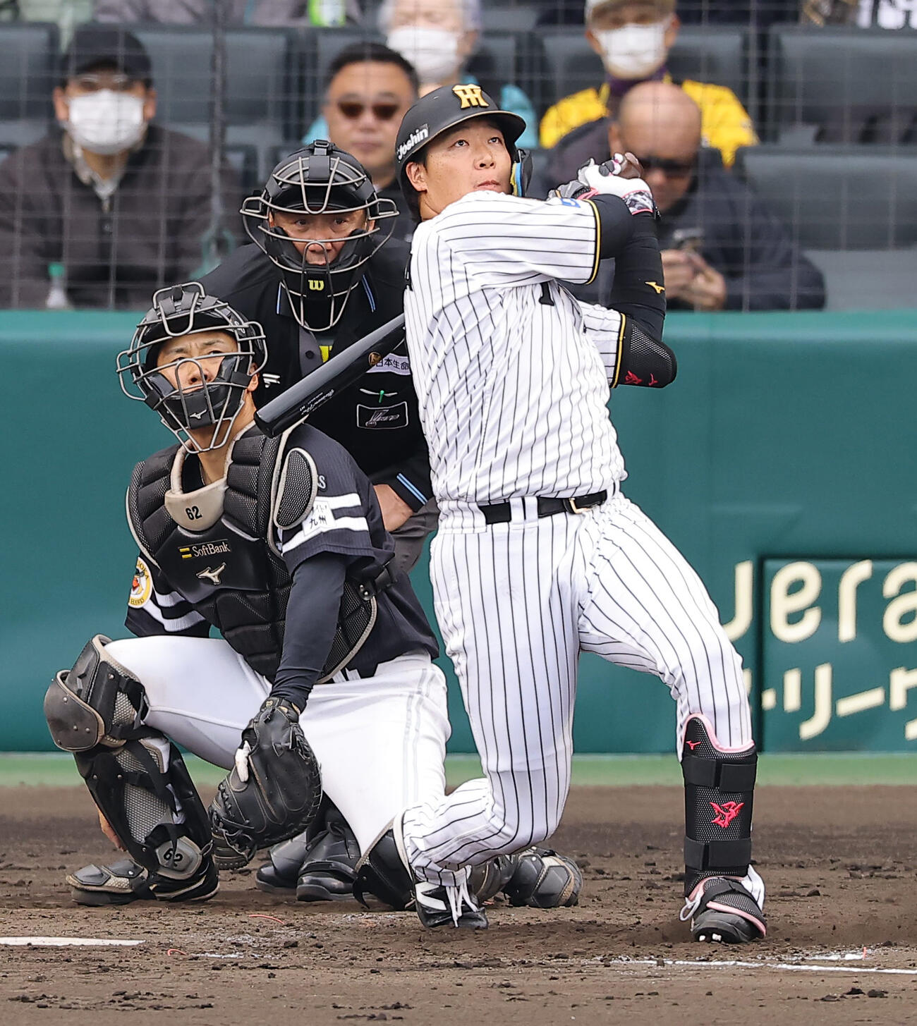 阪神対ソフトバンク　4回裏阪神2死二塁、大山は先制適時二塁打を放つ（撮影・上田博志）