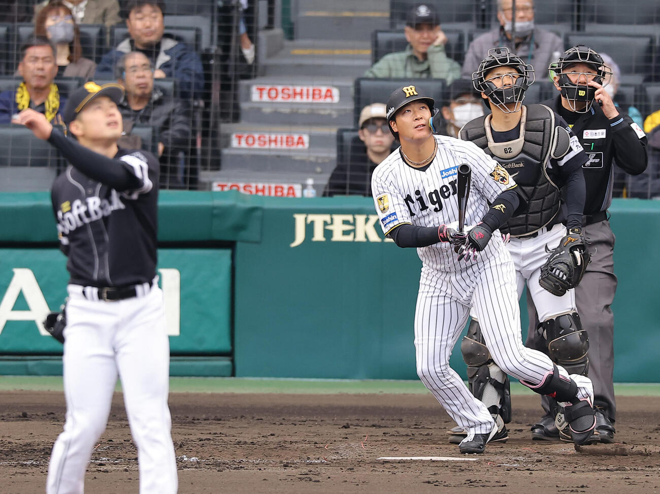 阪神対ソフトバンク　4回裏阪神2死二塁、大山は先制適時二塁打を放つ（撮影・上田博志）