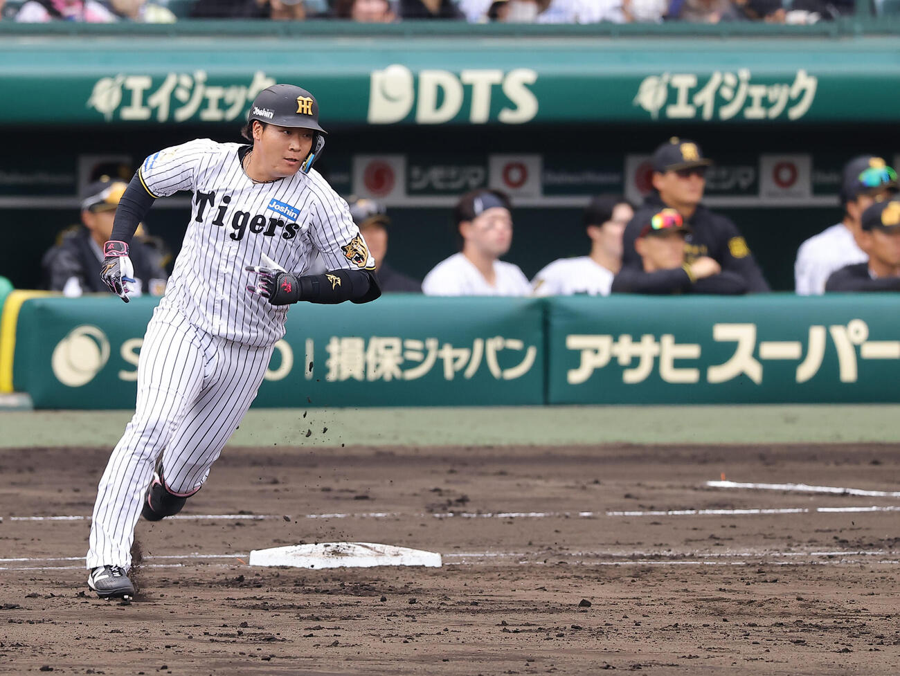 阪神対ソフトバンク　4回裏阪神2死二塁、大山は先制適時二塁打を放つ（撮影・上田博志）