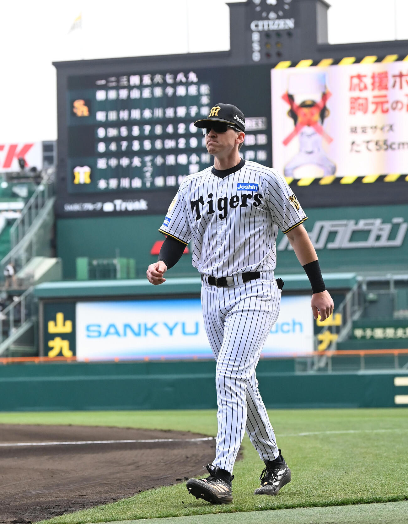 阪神対ソフトバンク　スタメン出場の阪神ディベイニー（撮影・石井愛子）