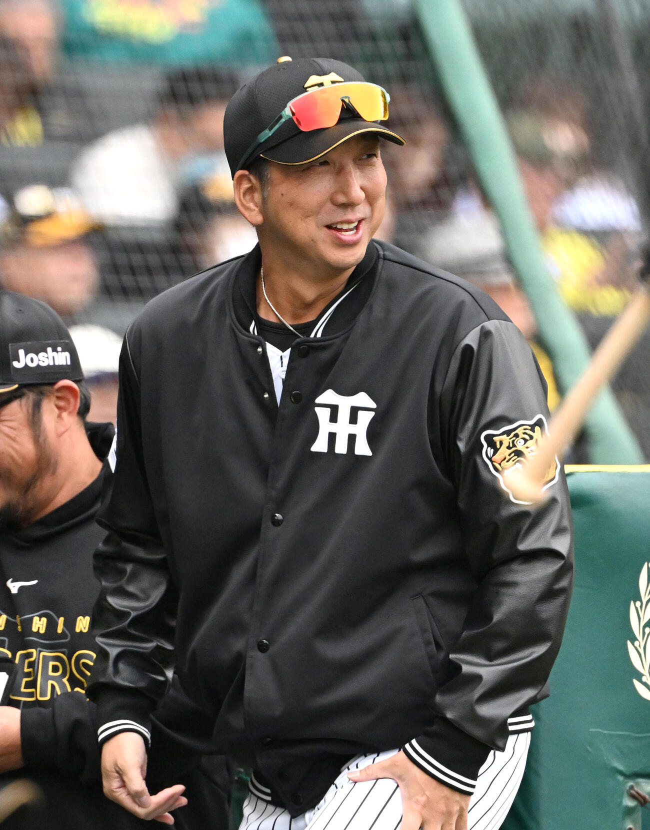 阪神対ソフトバンク　選手交代を告げベンチに引き揚げ藤川監督（撮影・石井愛子）
