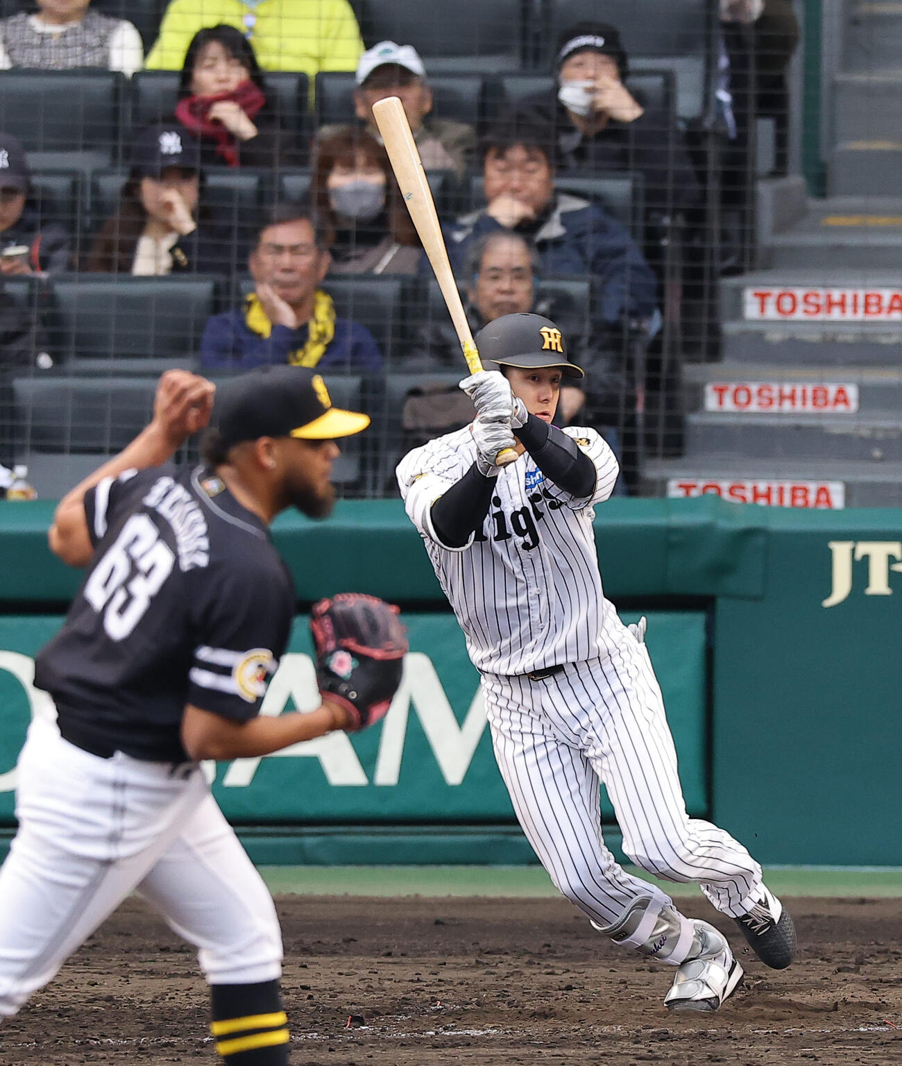 阪神対ソフトバンク　7回裏阪神2死二塁、小幡は安打を放つ（撮影・上田博志）