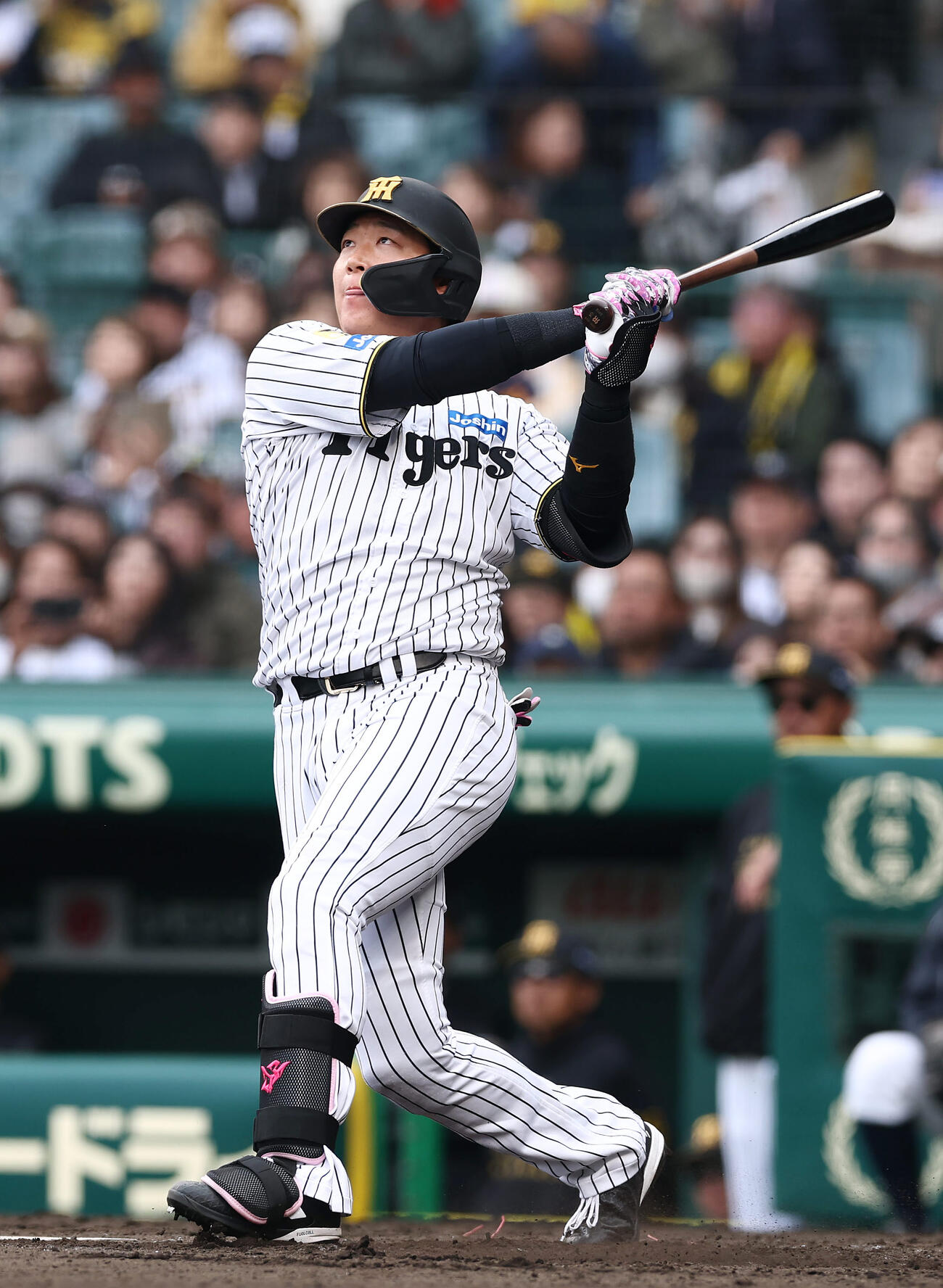 阪神対ソフトバンク　4回裏阪神2死二塁、先制の左越え適時二塁打を放つ大山（撮影・前田充）