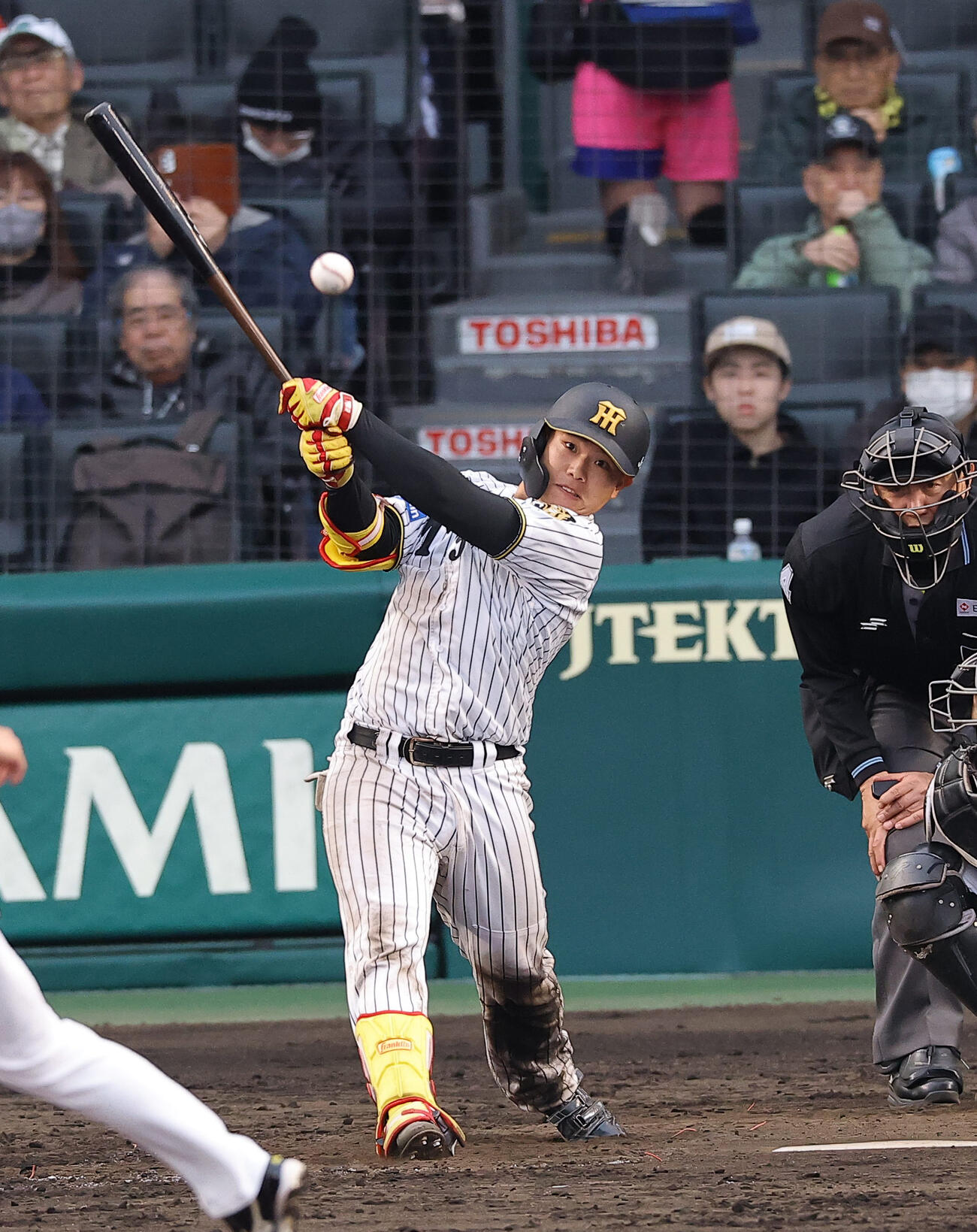 阪神対ソフトバンク　8回裏阪神無死、嶋村は中前打を放つ（撮影・上田博志）