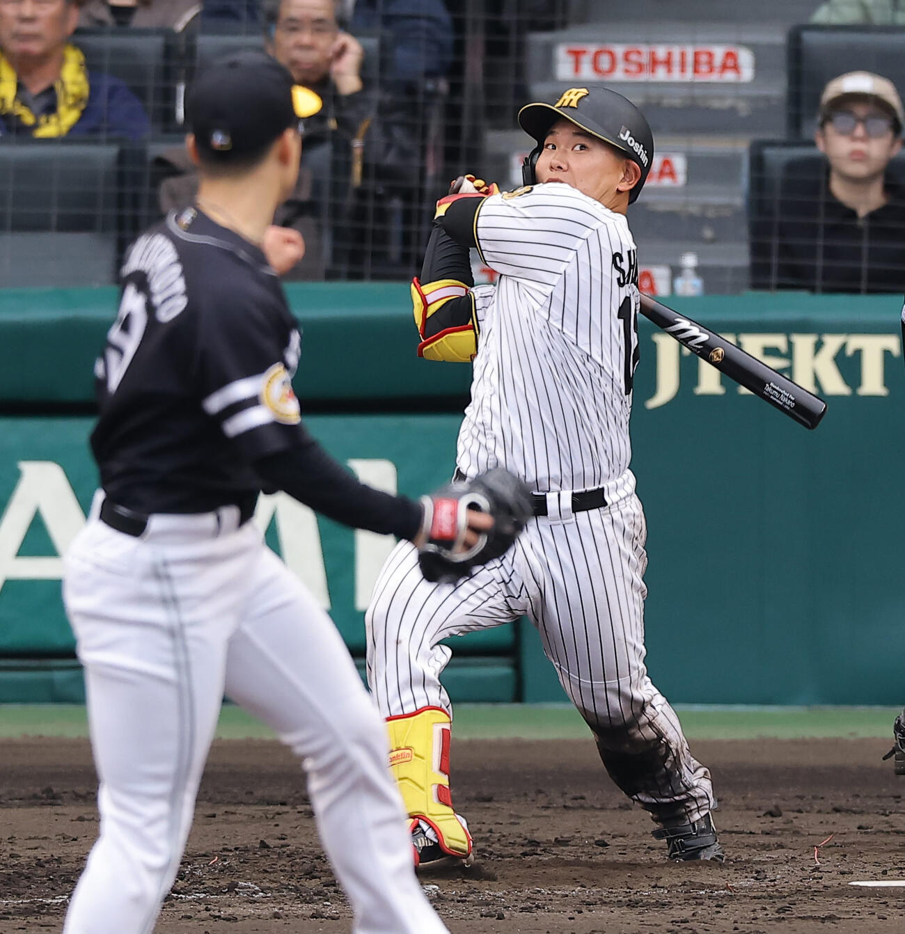 阪神対ソフトバンク　5回裏阪神1死一塁、嶋村は左前打を放つ（撮影・上田博志）