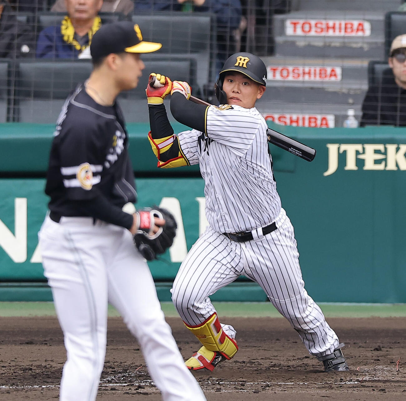 阪神対ソフトバンク　3回裏阪神1死、嶋村は中前打を放つ（撮影・上田博志）