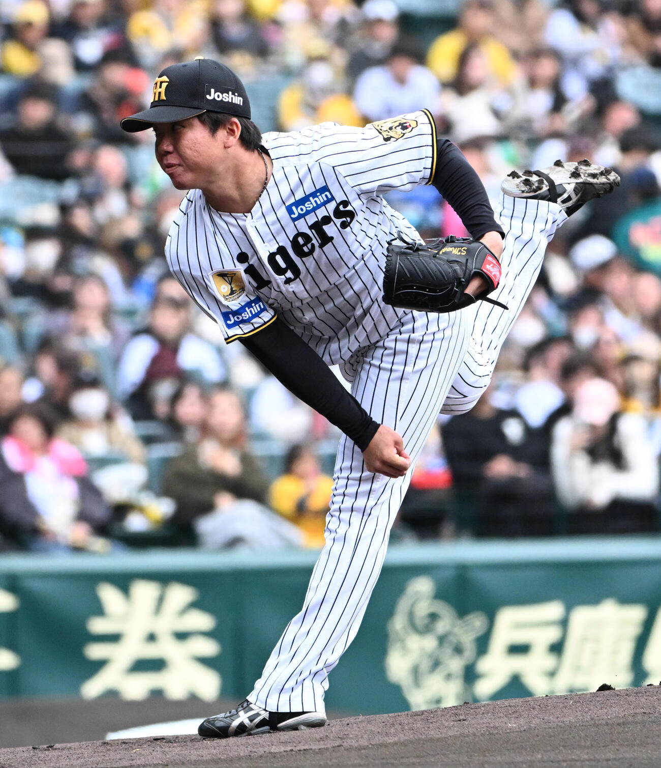 阪神対ソフトバンク　阪神先発の阪神村上（撮影・石井愛子）