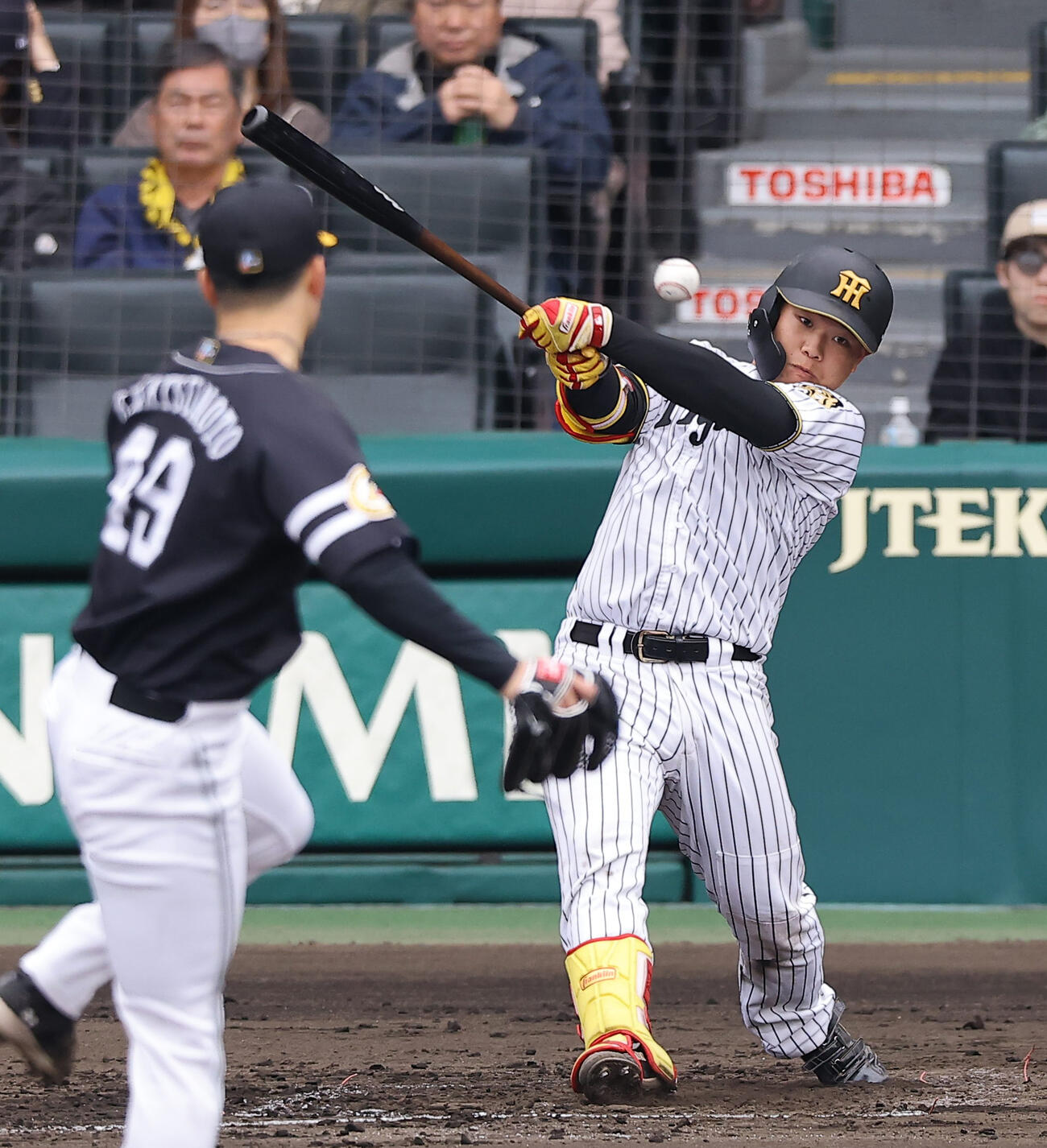 阪神対ソフトバンク　3回裏阪神1死、嶋村は中前打を放つ（撮影・上田博志）