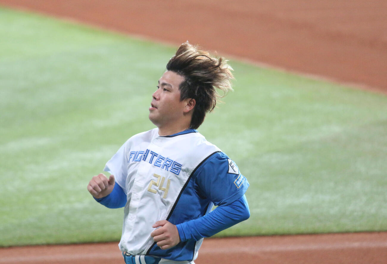 エスコンフィールドで練習を行った日本ハム金村（撮影・木下大輔）
