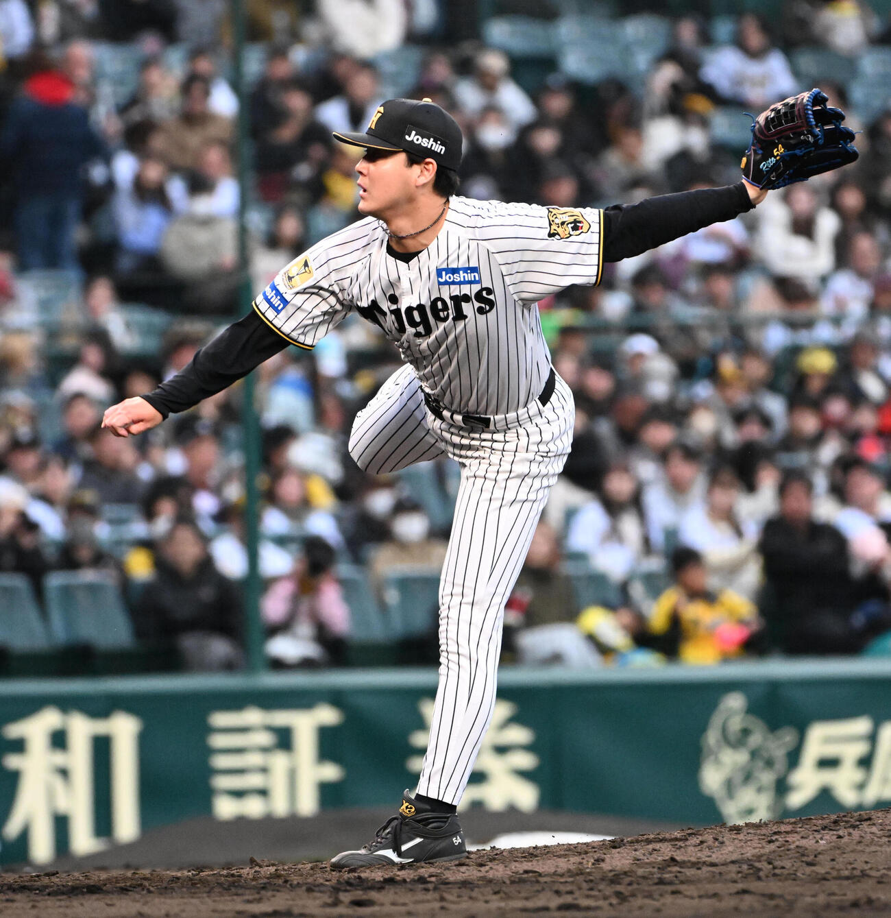 阪神対ソフトバンク　阪神7番手の木下（撮影・石井愛子）