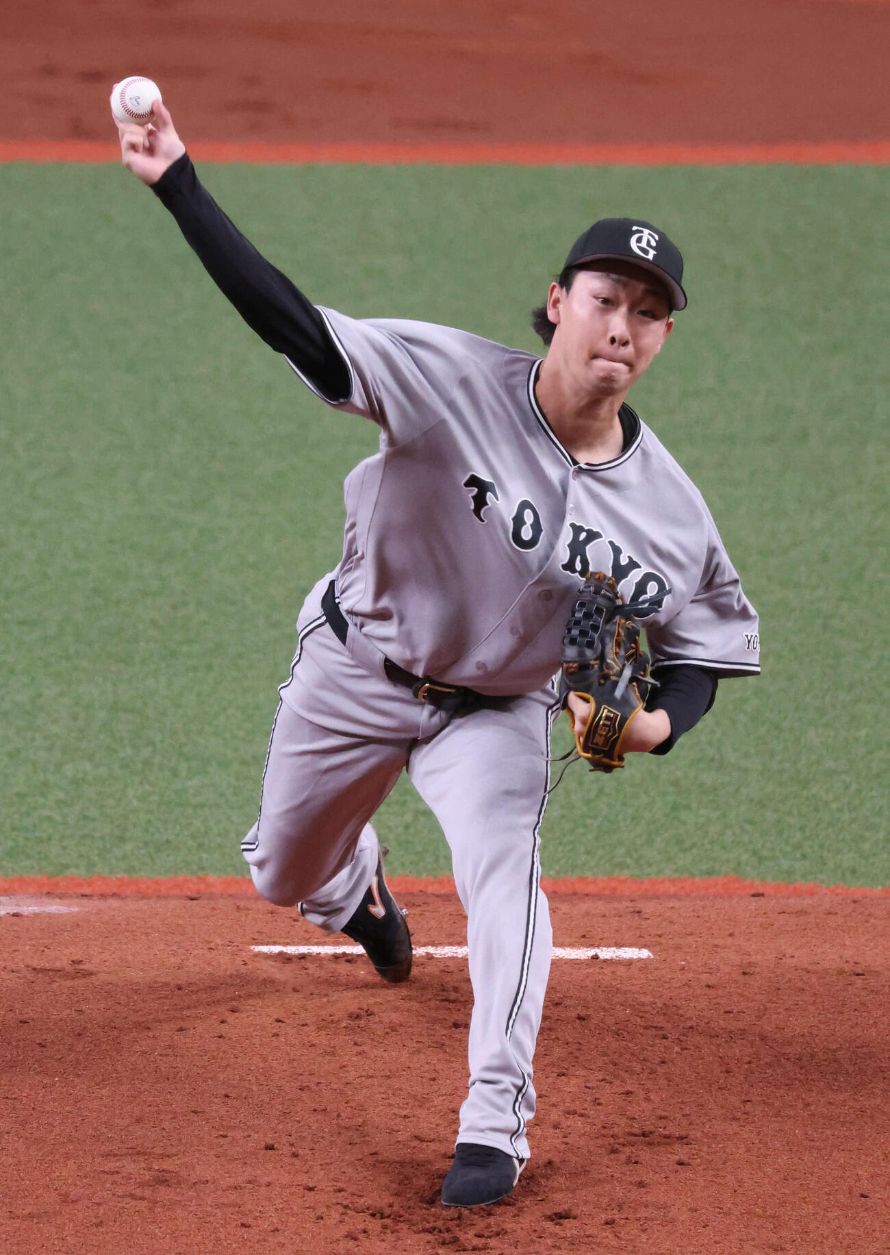 オリックス対巨人　巨人先発の山崎伊（撮影・西尾就之）