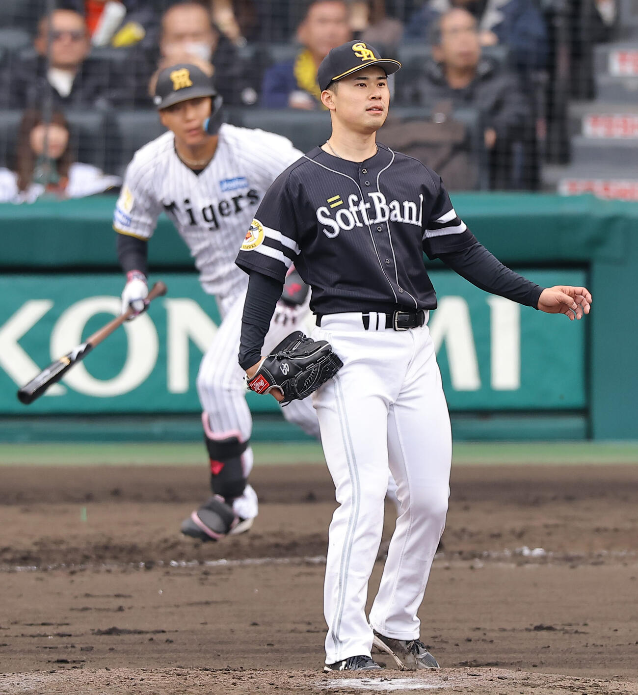 阪神対ソフトバンク　4回裏阪神2死二塁、松本晴は大山に先制適時二塁打を許す（撮影・上田博志）