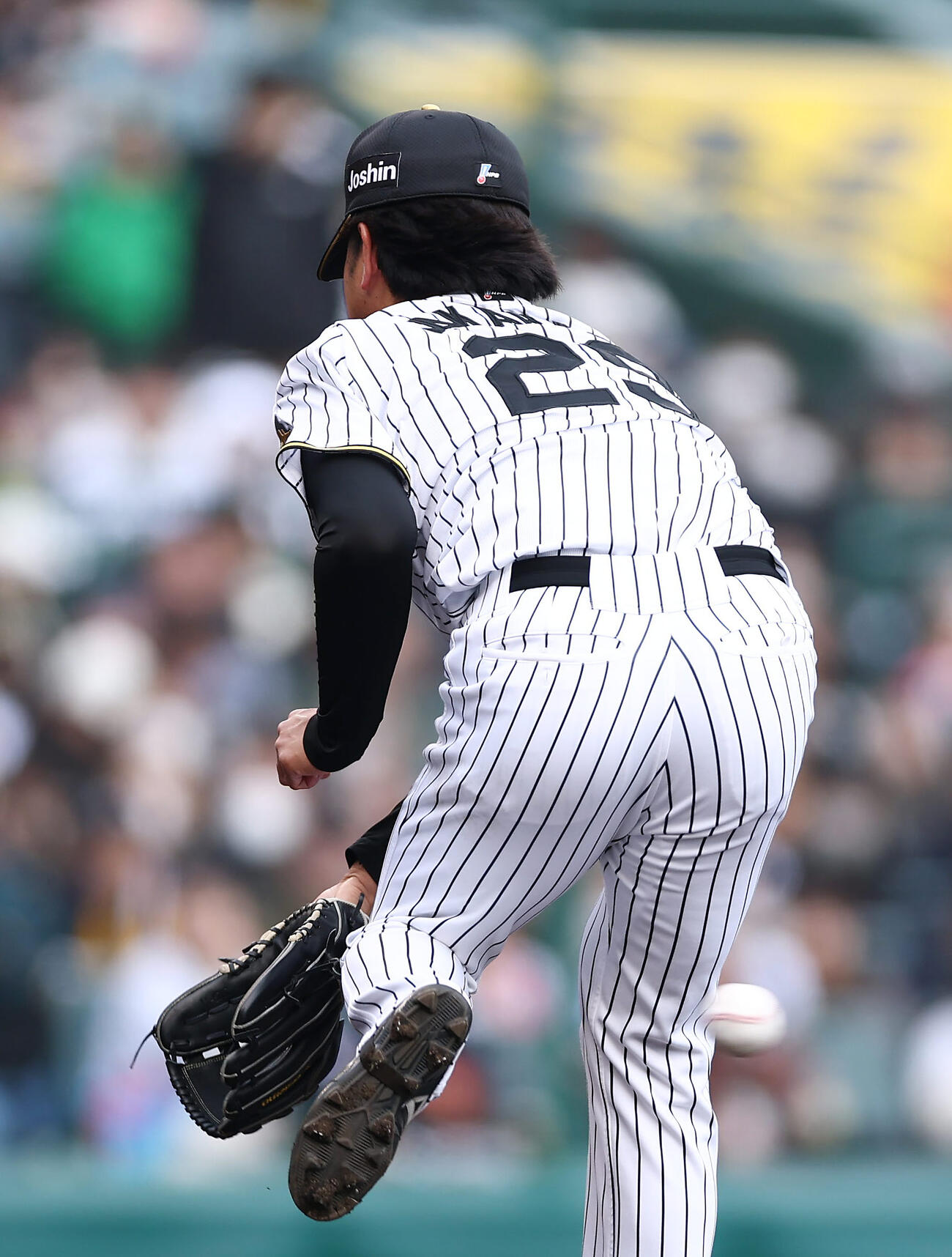 阪神対ソフトバンク　6回表ソフトバンク2死、栗原に中前打を許す高橋（撮影・前田充）