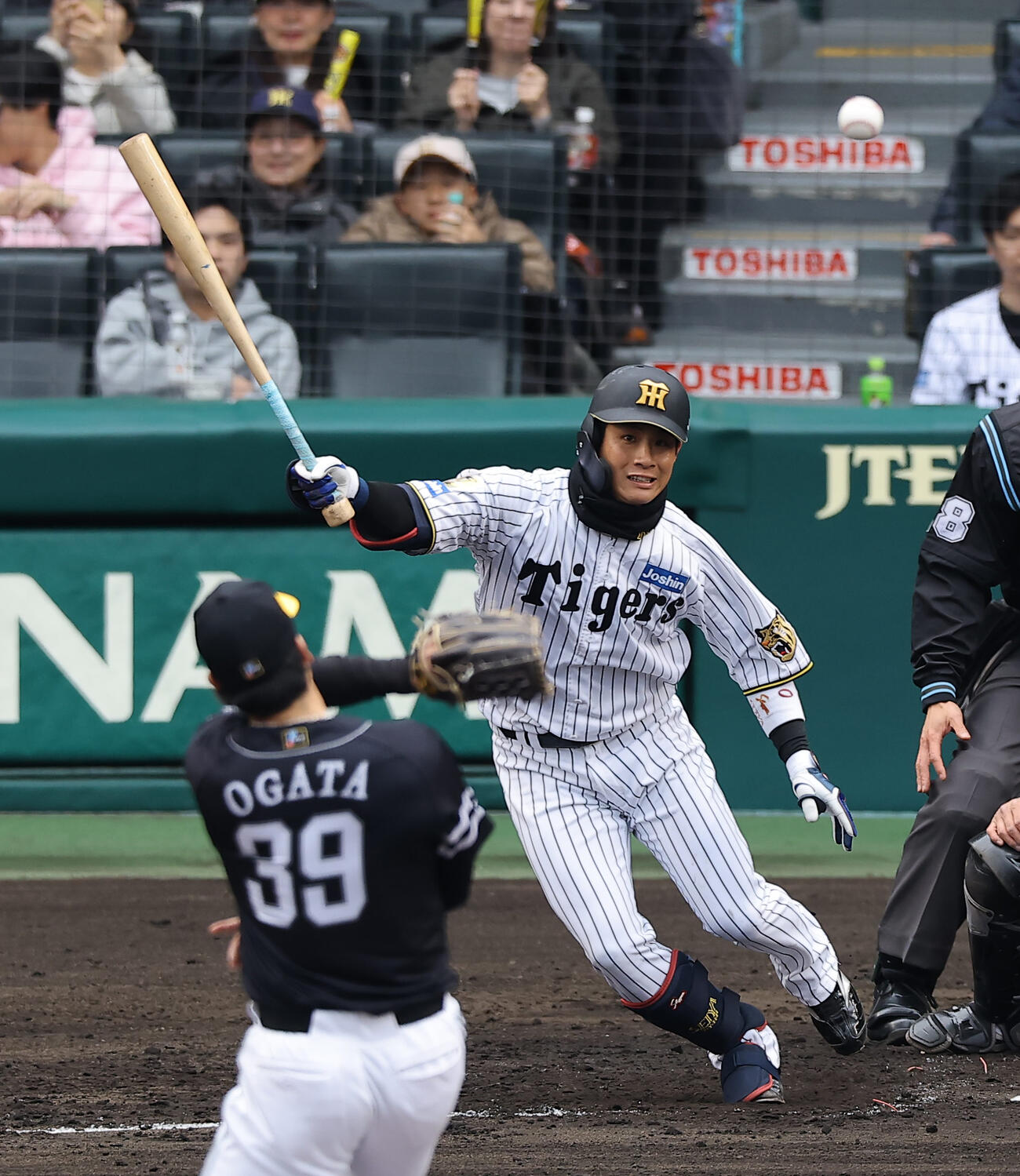 阪神対ソフトバンク　2回裏阪神1死、木浪は中前打を放つ（撮影・上田博志）