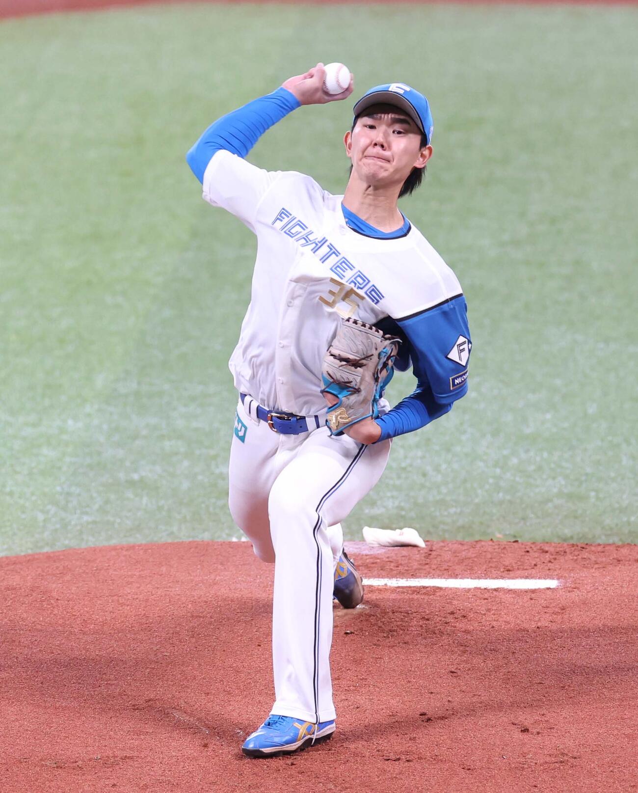 日本ハム対ロッテ　日本ハム先発の浅利（撮影・黒川智章）