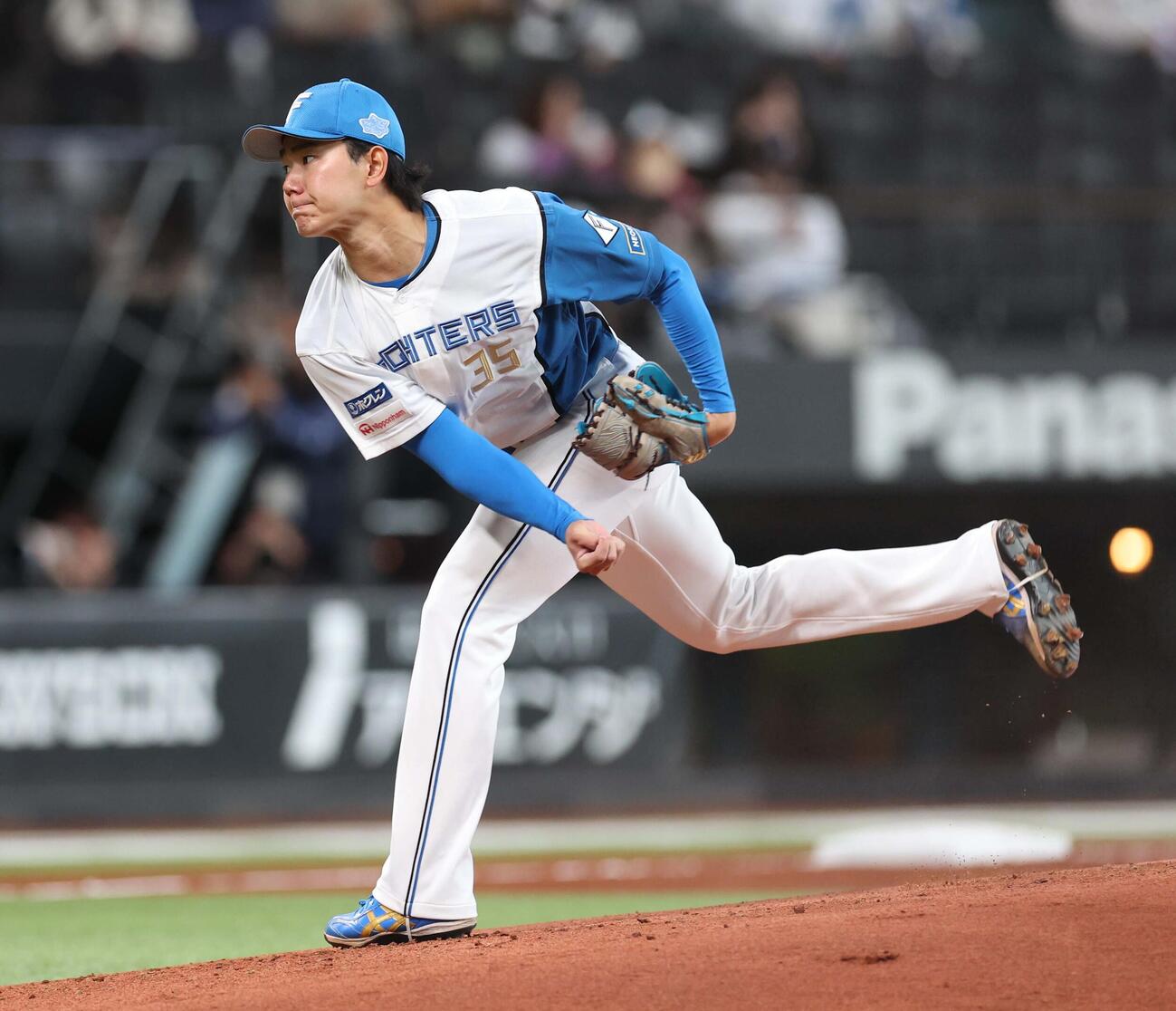 日本ハム対ロッテ　日本ハム先発の浅利（撮影・黒川智章）