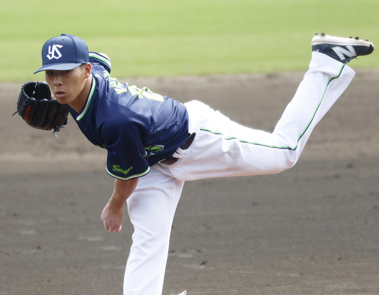 ヤクルト先発の山野。4回5安打1失点とまずまずの内容（共同）