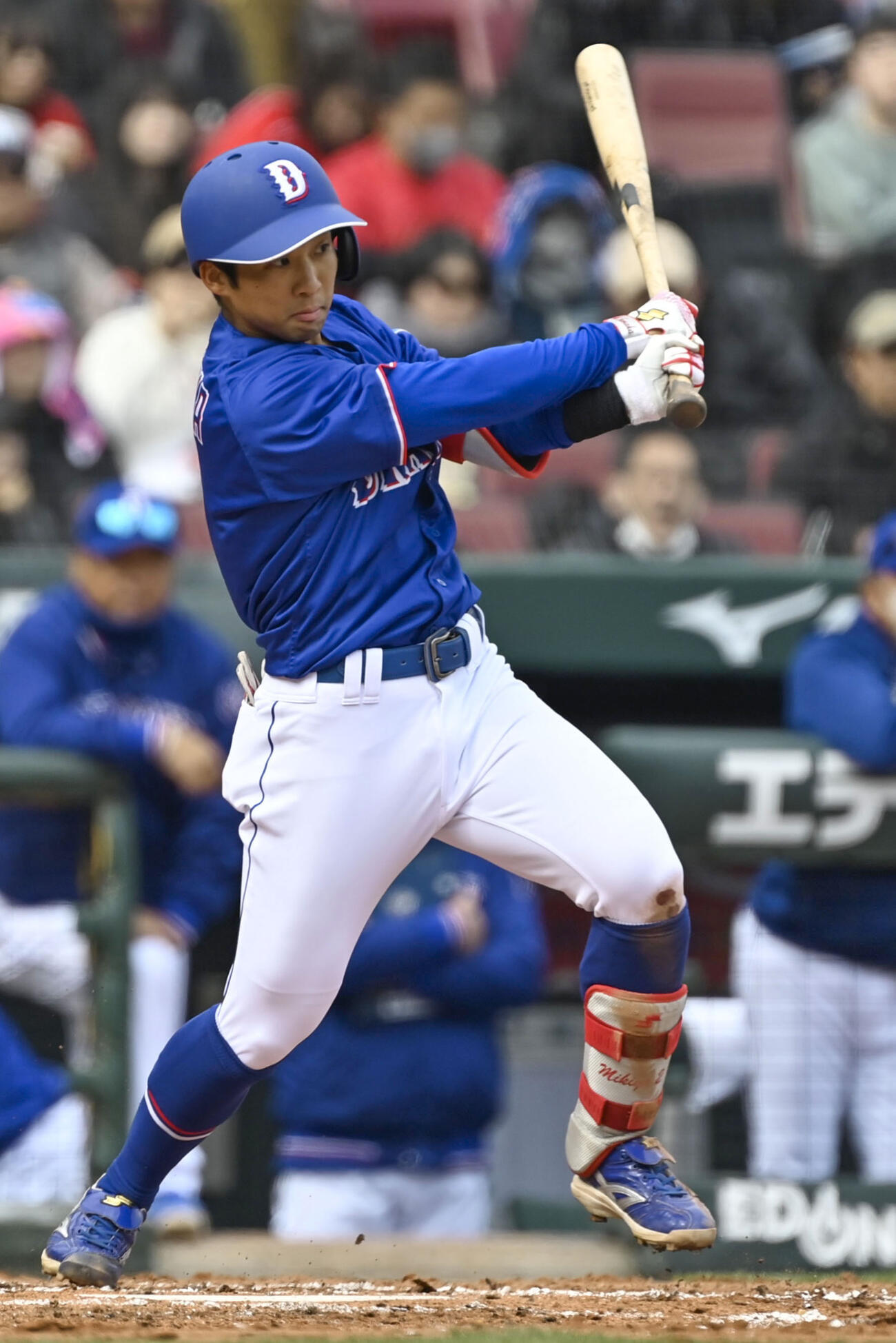 3回、二塁へ内野安打を放つ中日・田中（共同）