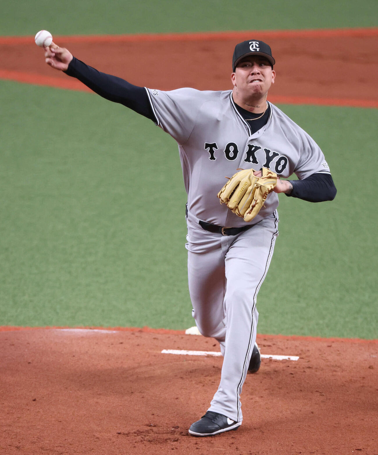 オリックス対巨人　巨人先発のマタ（撮影・西尾就之）