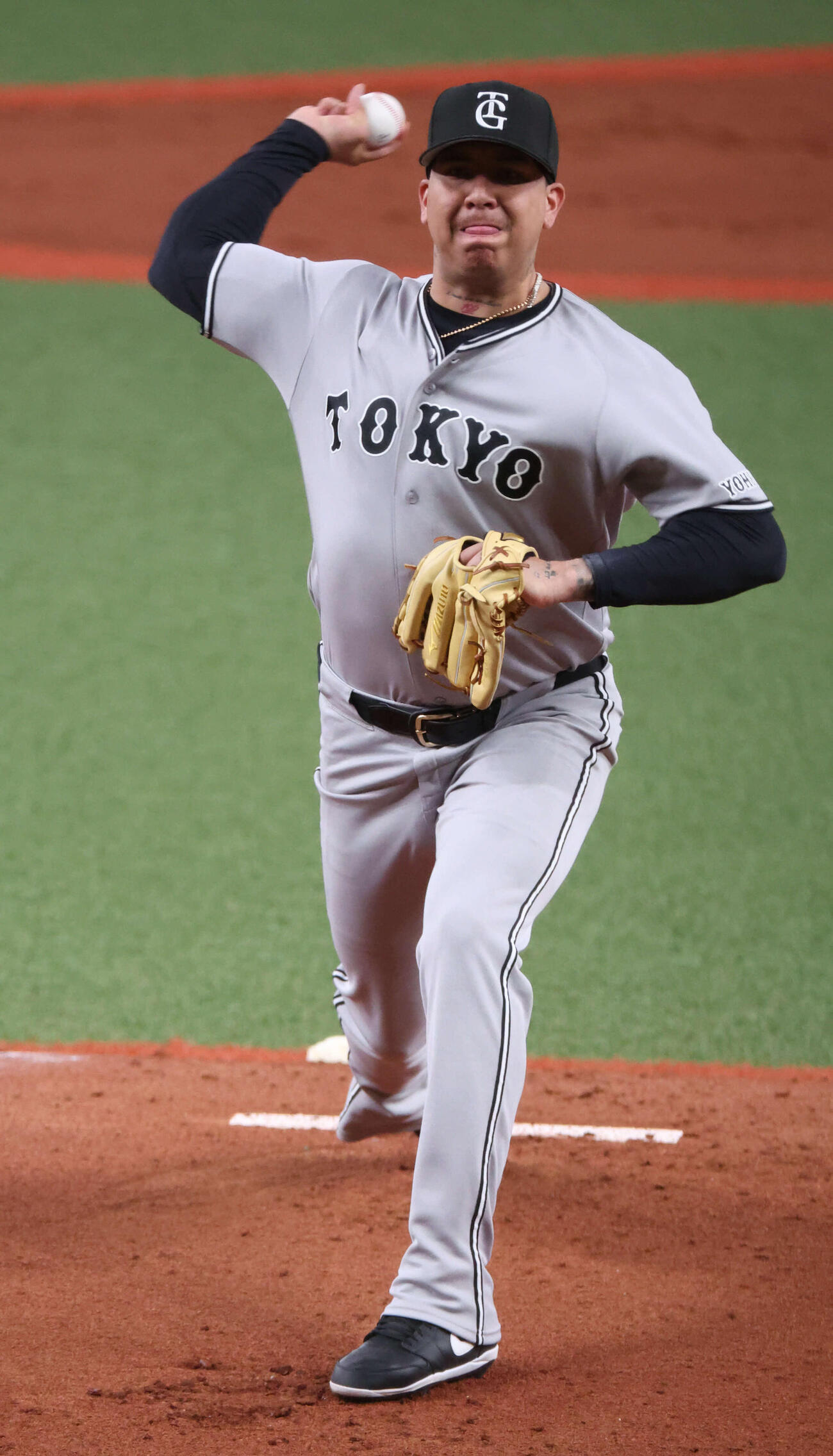 オリックス対巨人　巨人先発のマタ（撮影・西尾就之）