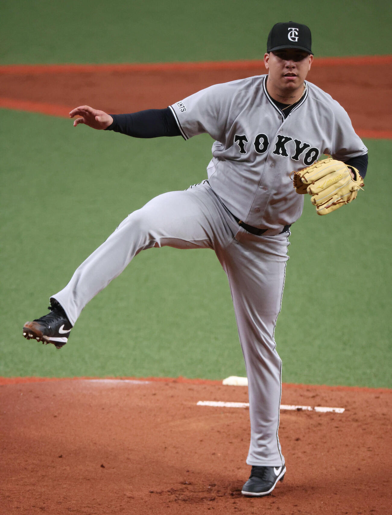 オリックス対巨人　巨人先発のマタ（撮影・西尾就之）