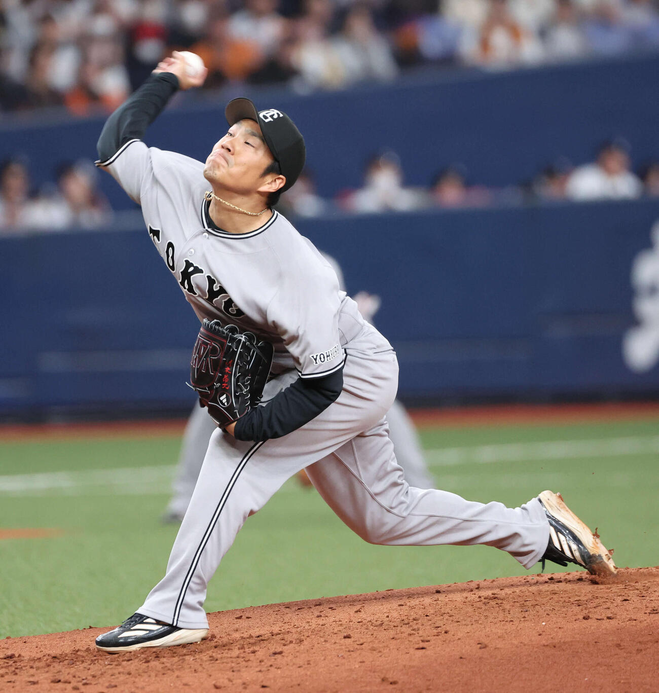 オリックス対巨人　巨人2番手の則本（撮影・西尾就之）