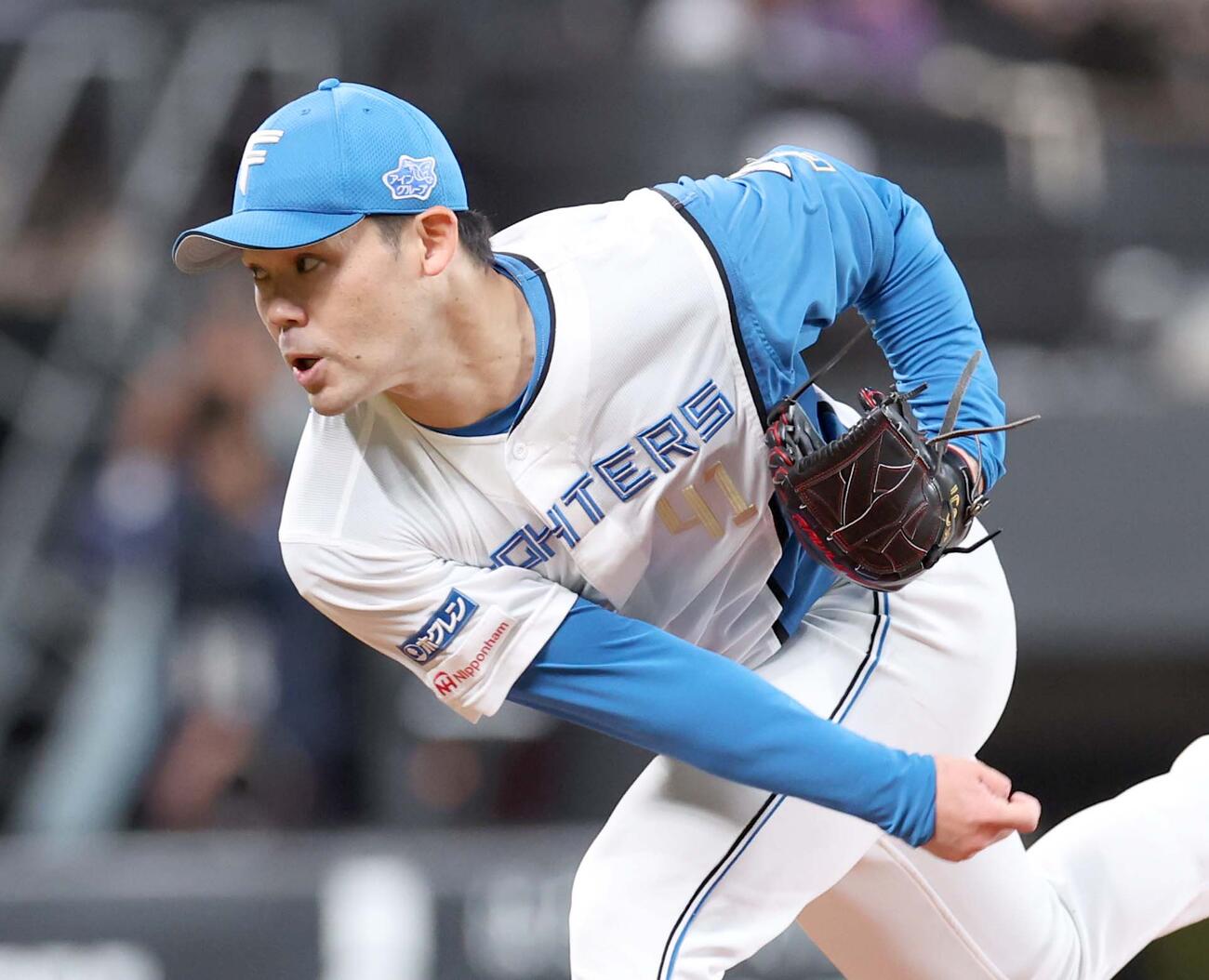日本ハム対ロッテ　4回から登板の福谷（撮影・黒川智章）