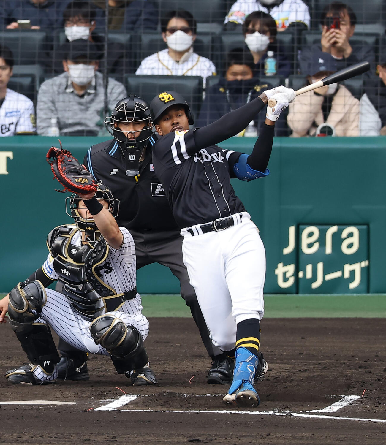 阪神対ソフトバンク　6回表ソフトバンク1死、オスーナは三振に倒れる（撮影・上田博志）
