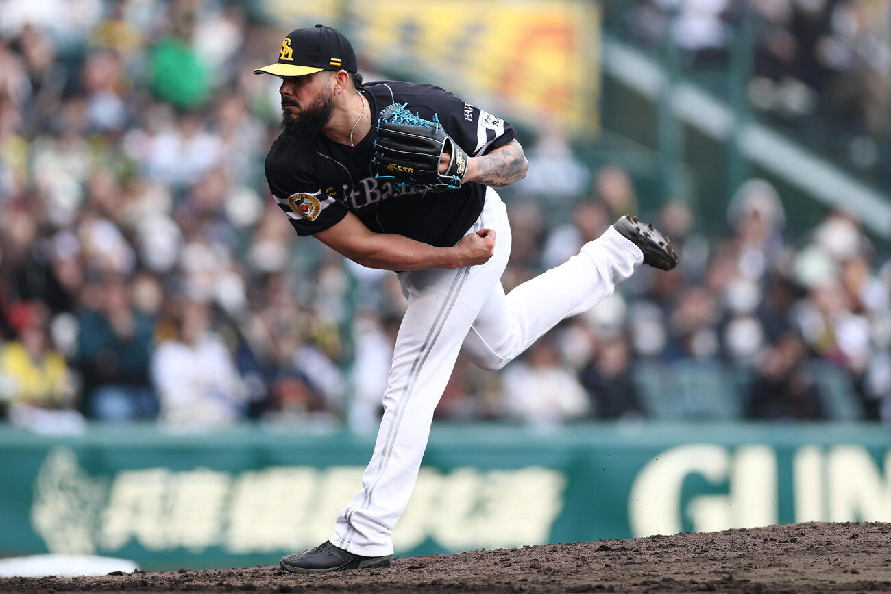 阪神対ソフトバンク　ソフトバンク4番手のオスナ（撮影・前田充）