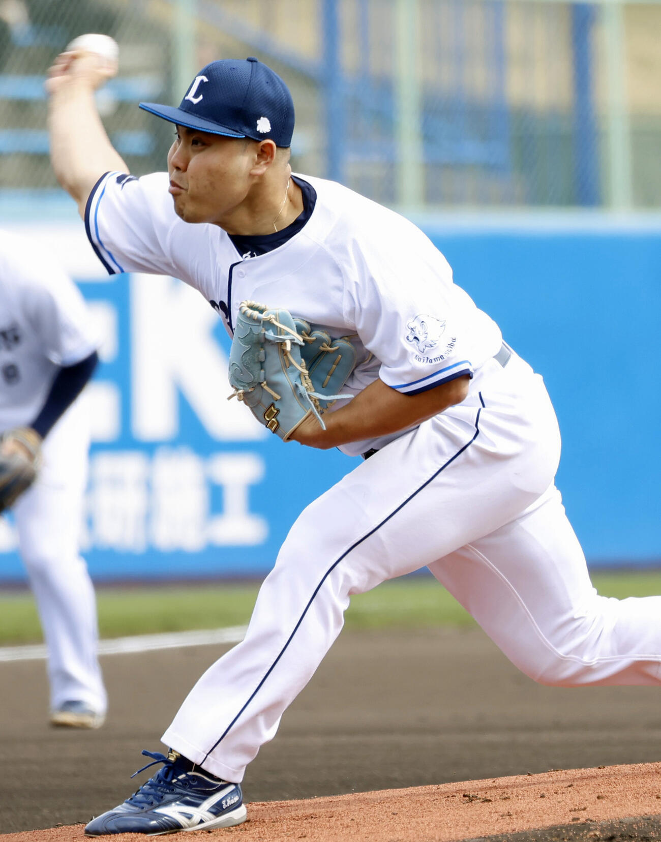 西武先発の平良。3回を1安打無得点に抑えた（共同）