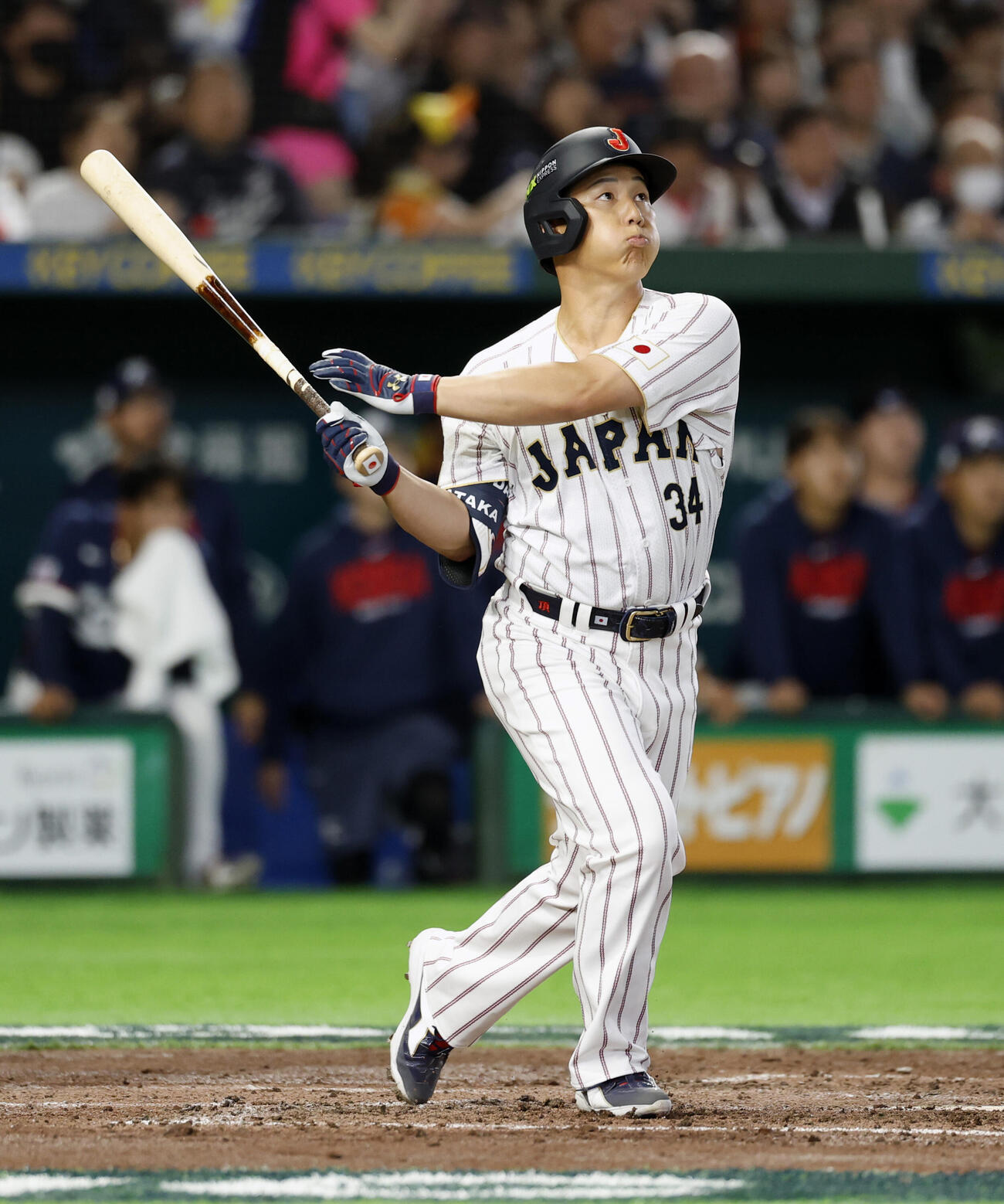 3回日本2死、吉田が右越えに本塁打を放つ（共同）