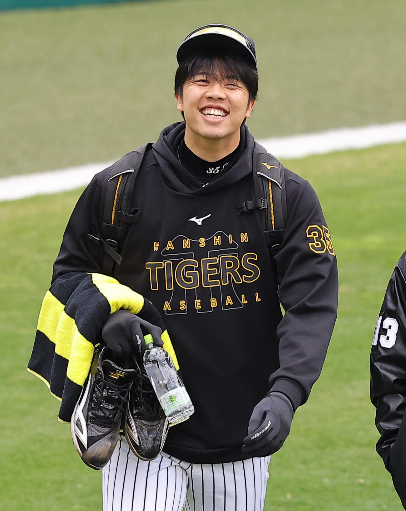 笑顔を見せる才木（撮影・上田博志）