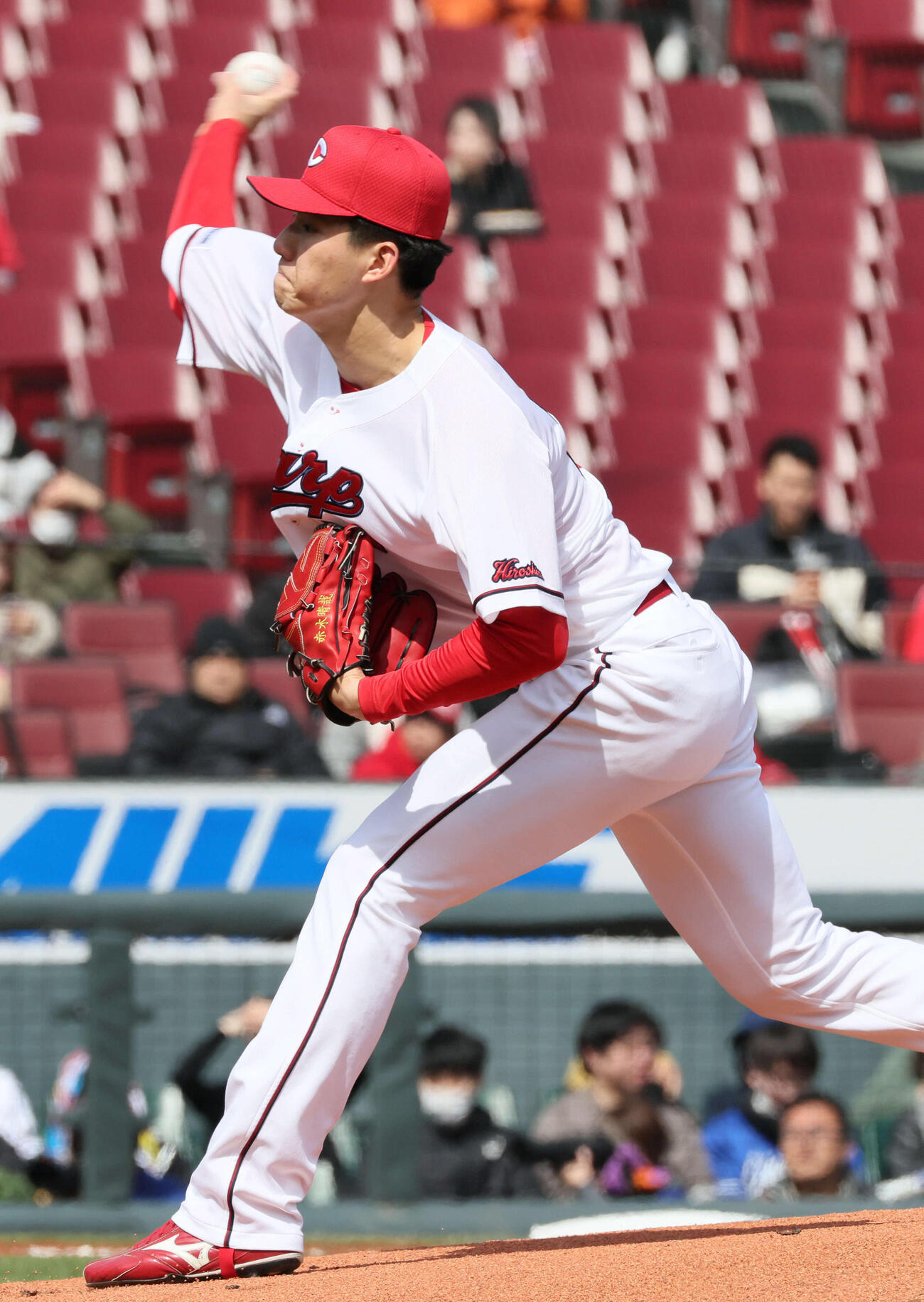 広島対中日　広島先発の赤木（撮影・加藤孝規）