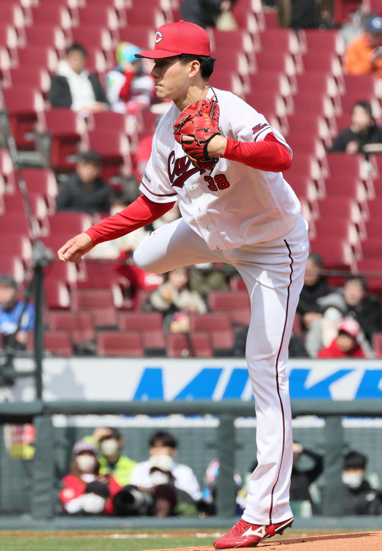 広島対中日　広島先発の赤木（撮影・加藤孝規）