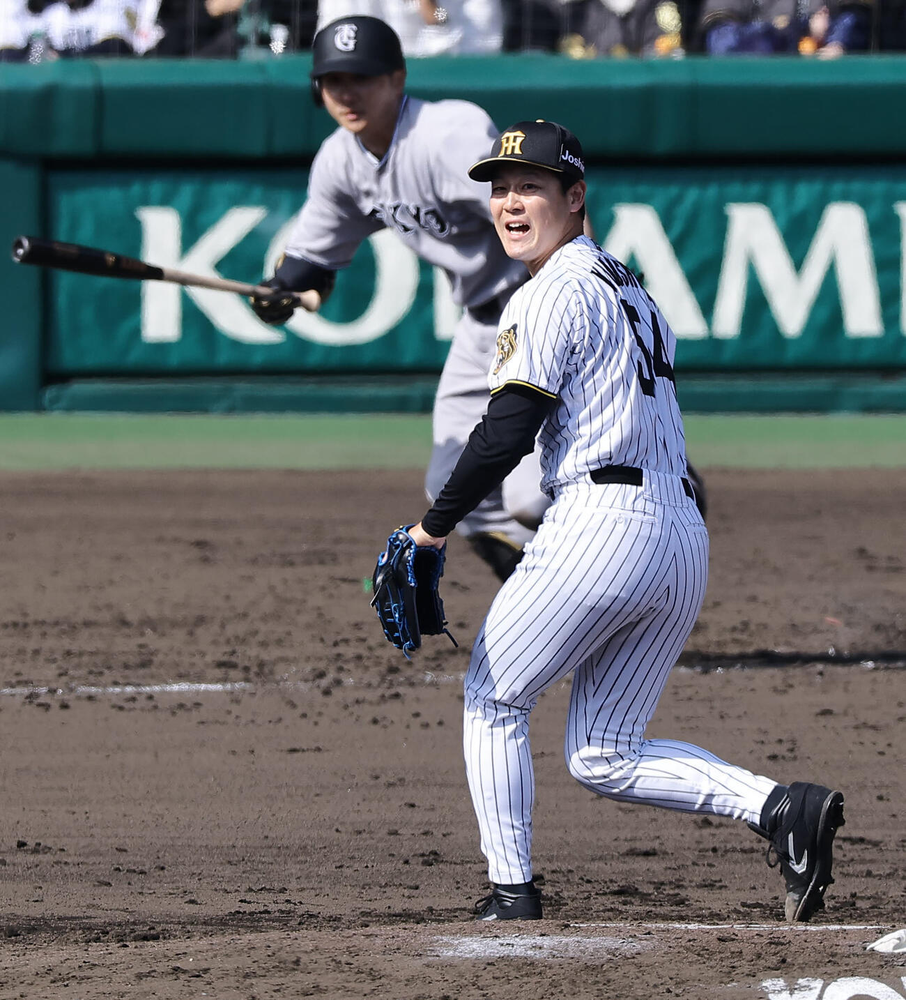 阪神対巨人　5回表巨人1死満塁、木下は泉口に逆転2点適時打を浴びる（撮影・上田博志）