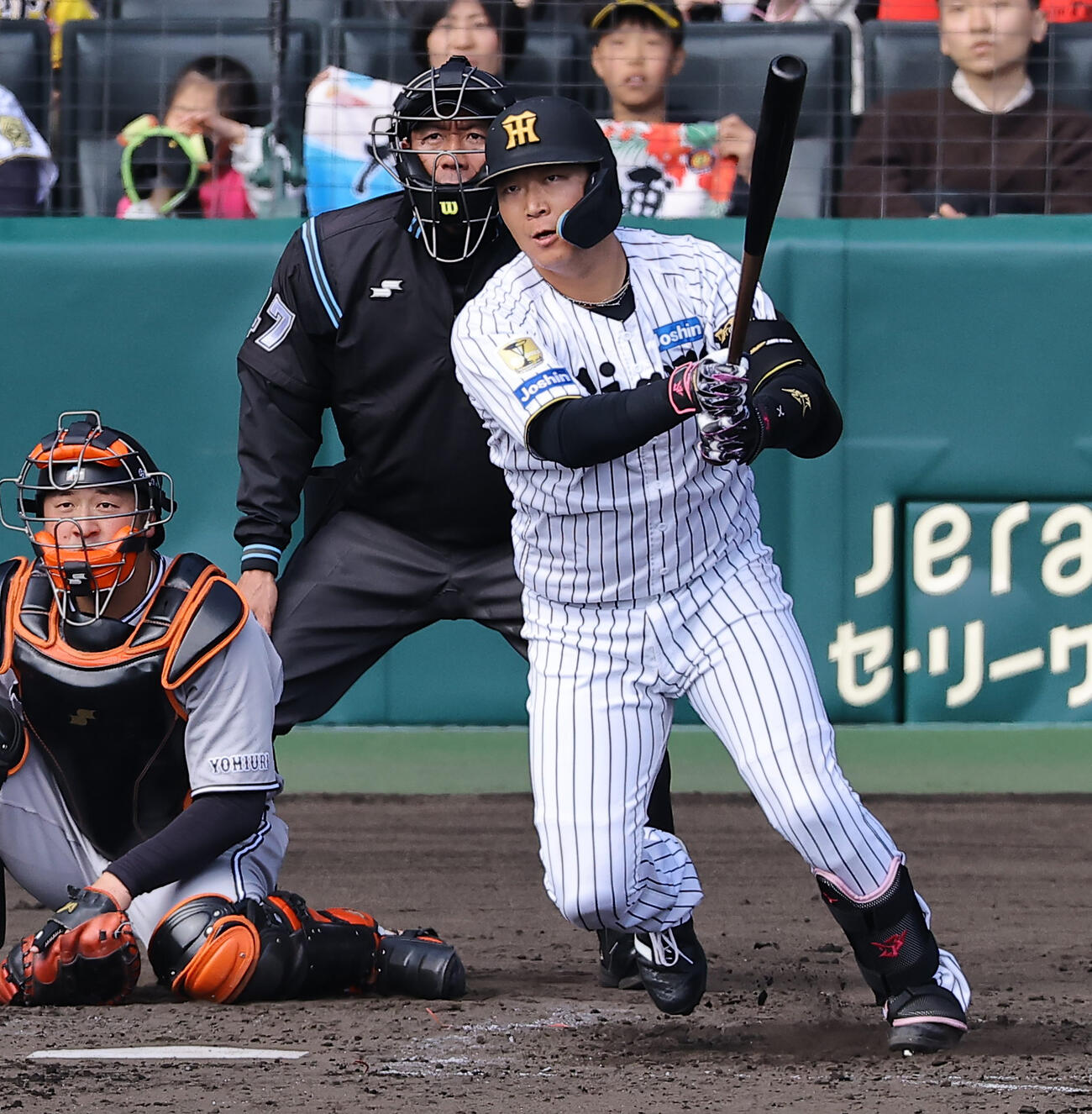 阪神対巨人　4回裏阪神無死一塁、大山は安打を放つ（撮影・上田博志）