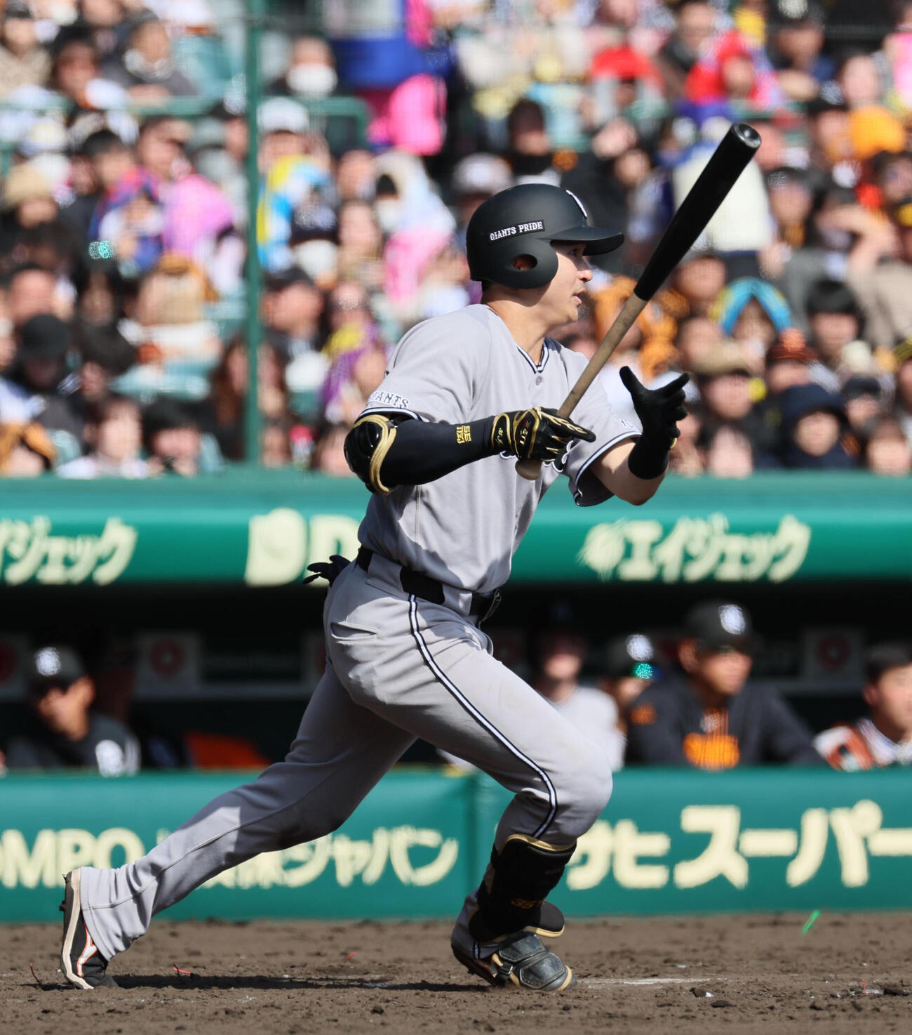 阪神対巨人　5回表巨人1死満塁、泉口は中前逆転2点適時打を放つ（撮影・宮崎幸一）