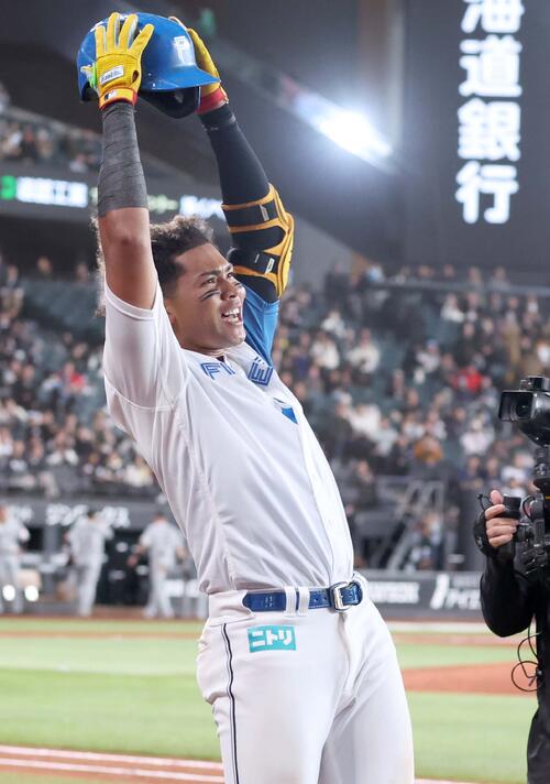 日本ハム】水谷瞬、自ら25歳前祝いのサヨナラ弾「おばあちゃんが打たせ