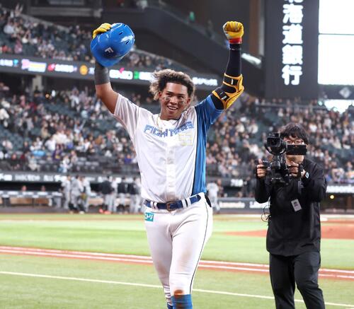 日本ハム】水谷瞬、自ら25歳前祝いのサヨナラ弾「おばあちゃんが打たせ